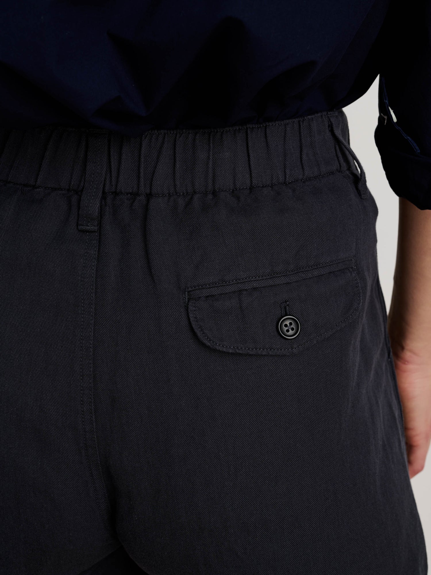 Women | Madeline Pleated Shorts | Twill Washed Black