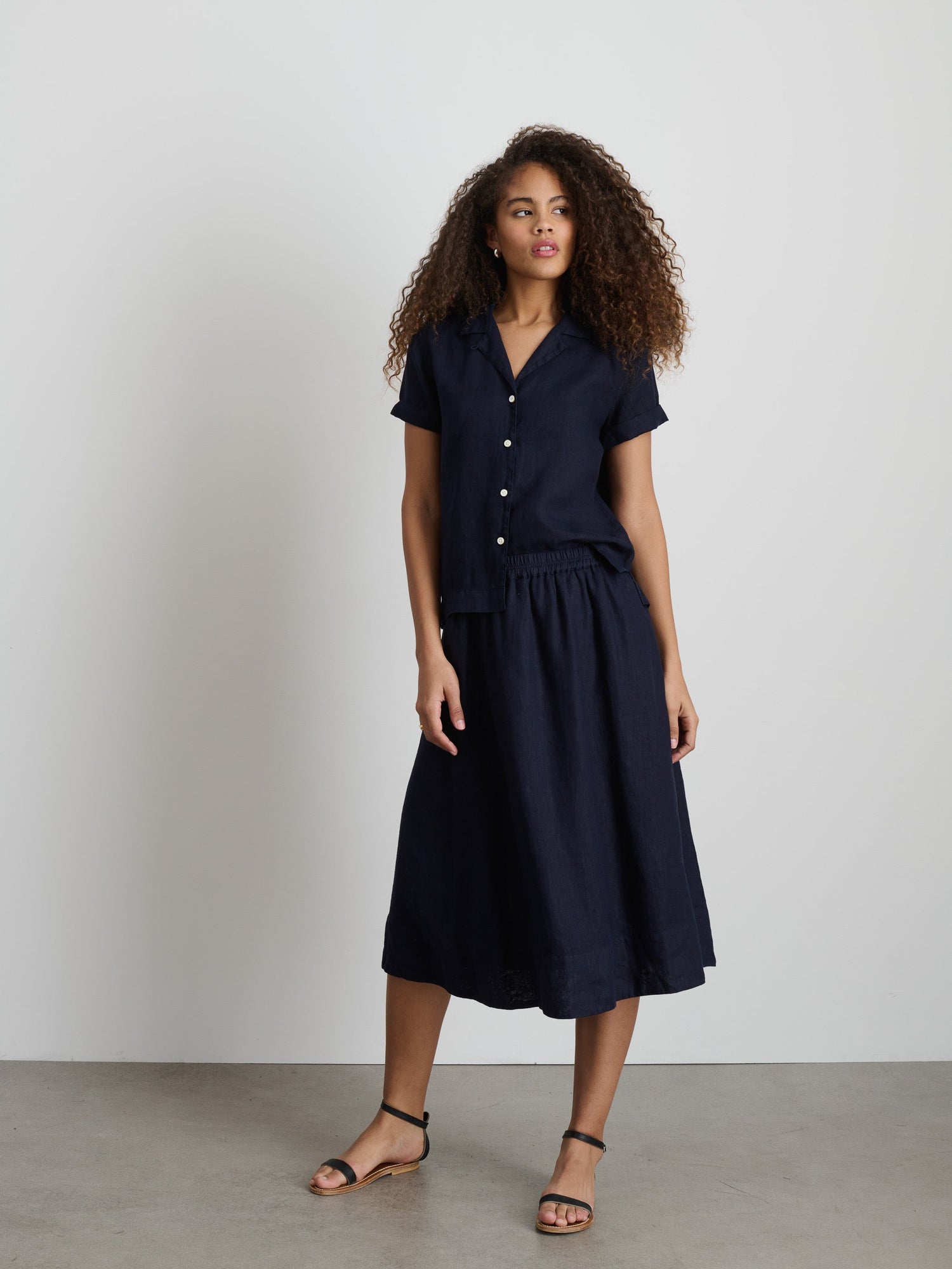Women | Maddie Camp Shirt | Linen Dark Navy