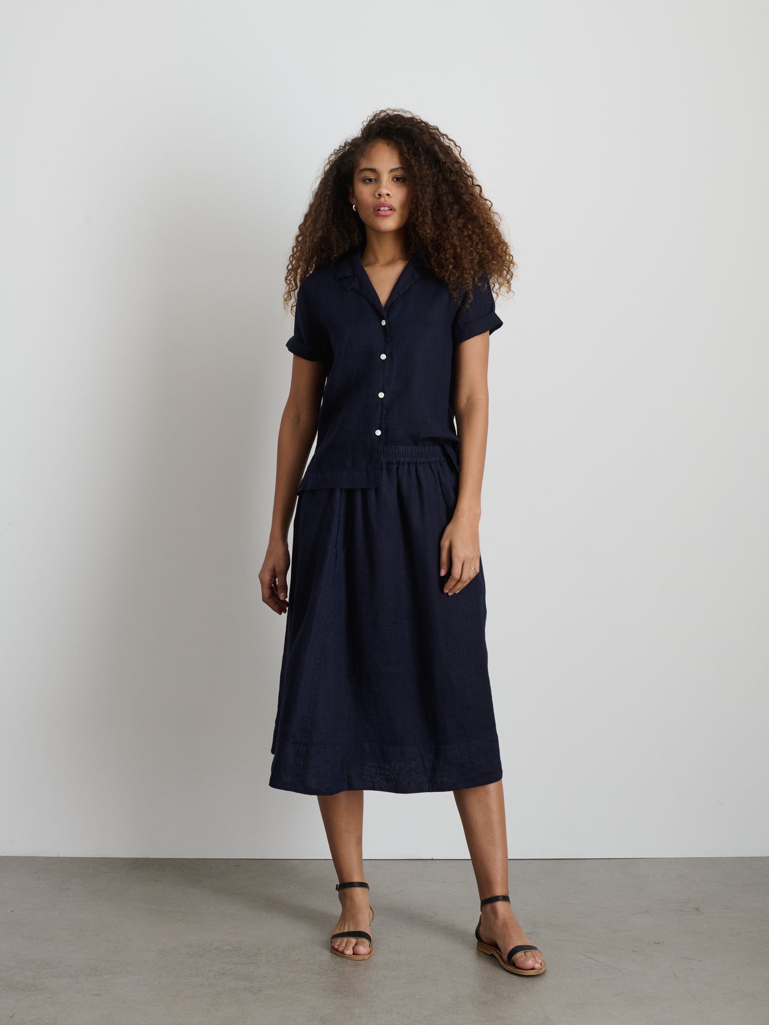 Women | Maddie Camp Shirt | Linen Dark Navy