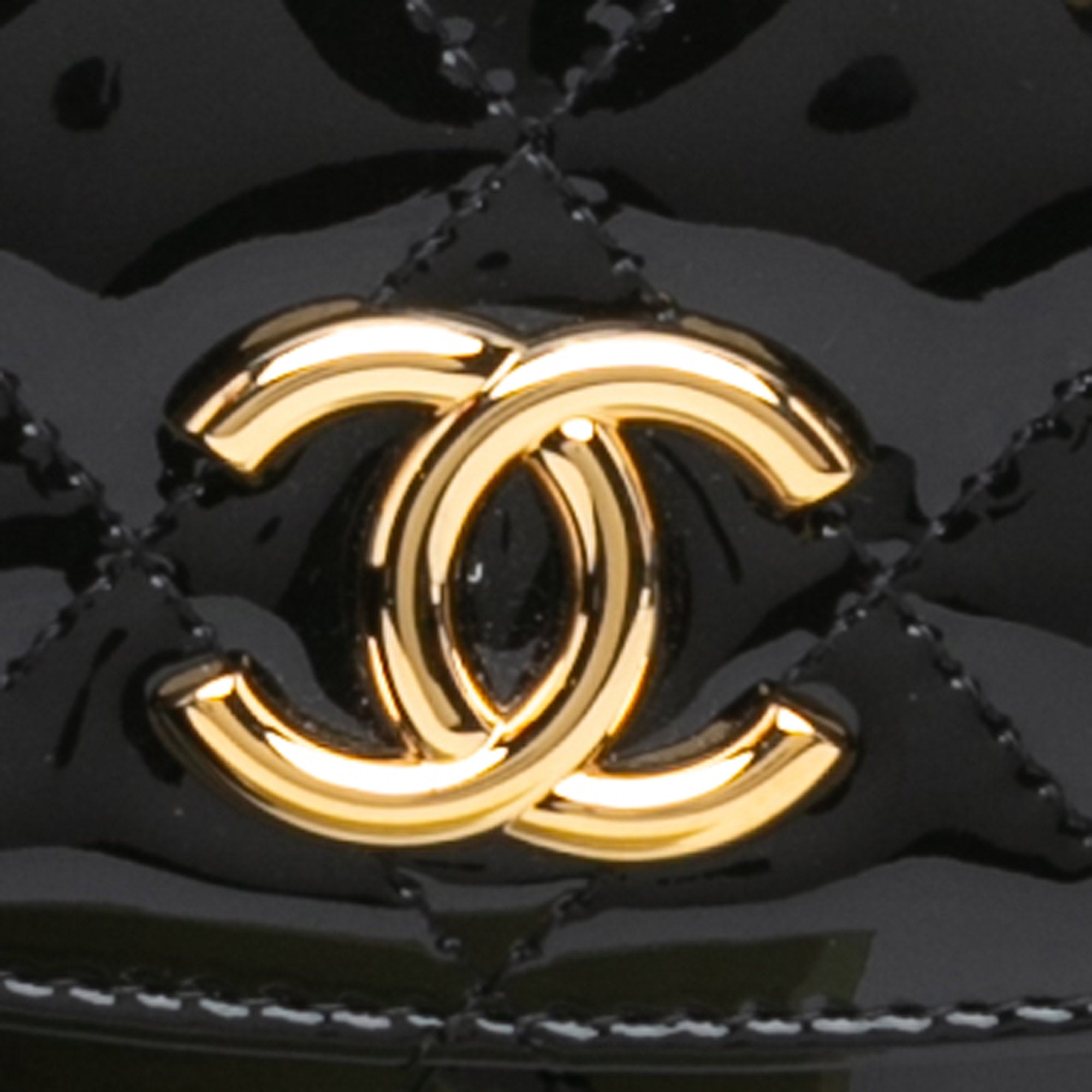 Chanel | Pre-Owned Mini CC Quilted Patent Leather Top Handle Clutch with Chain | Black