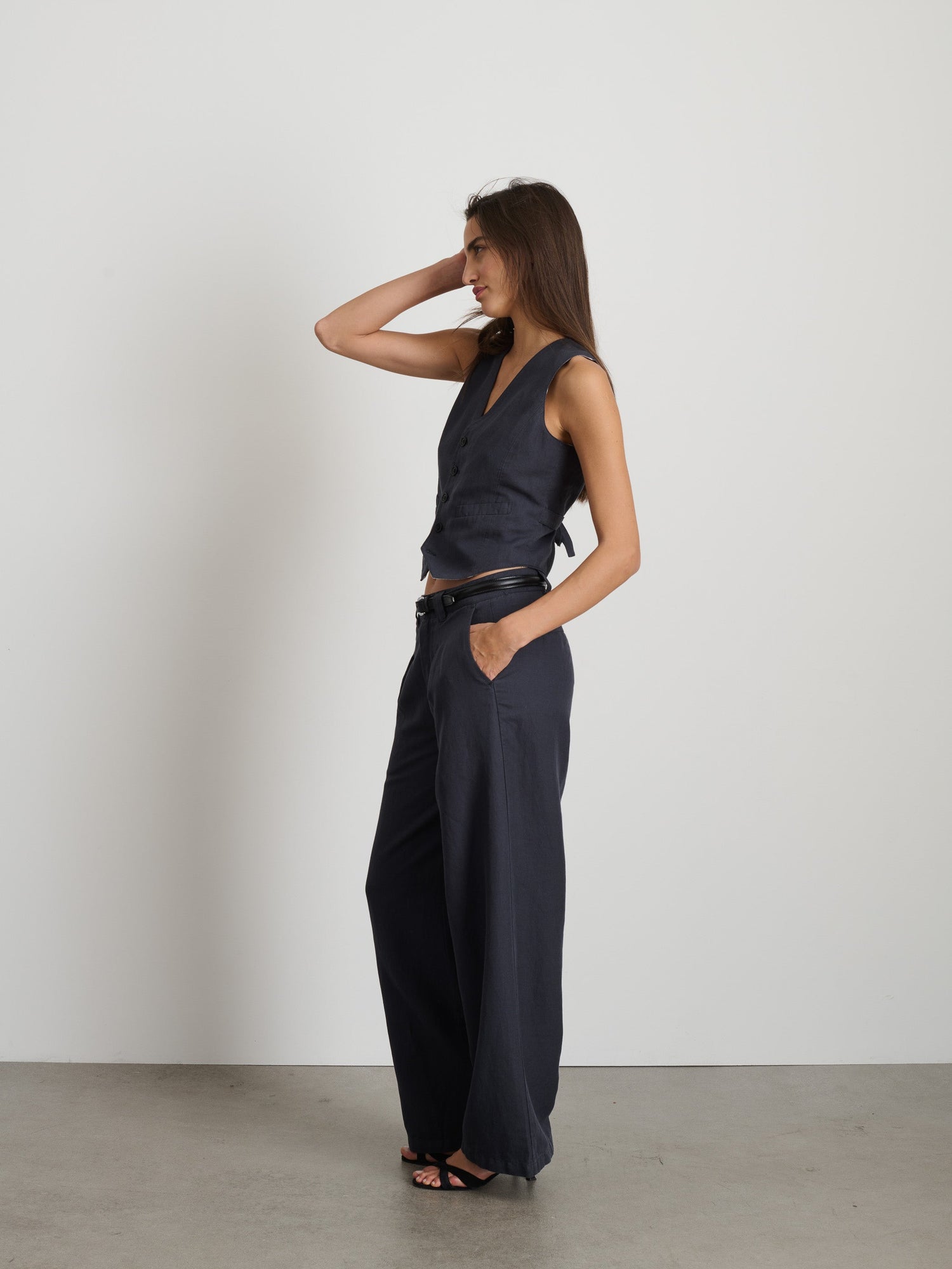 Women | Madeline Pleat Trouser | Twill Washed Black