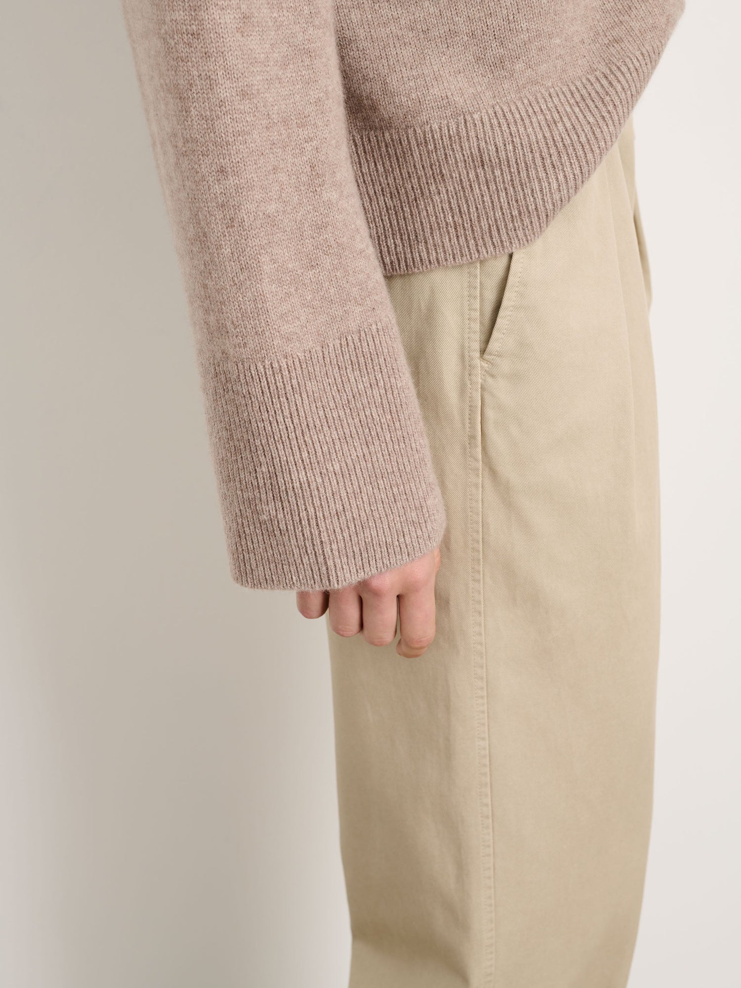 Women | Rowan V-Neck | Cashmere Biscotti