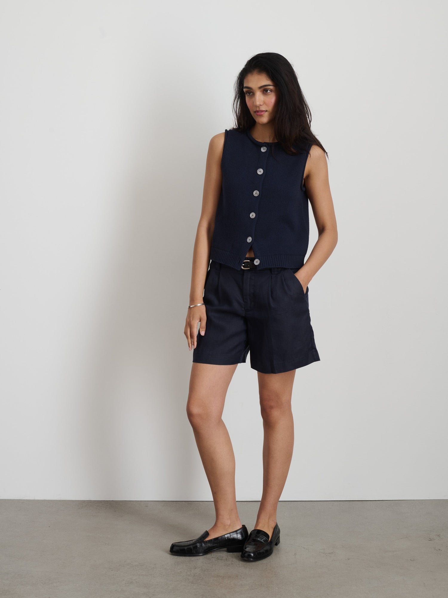 Women | Anna Pleated Shorts | Linen Dark Navy