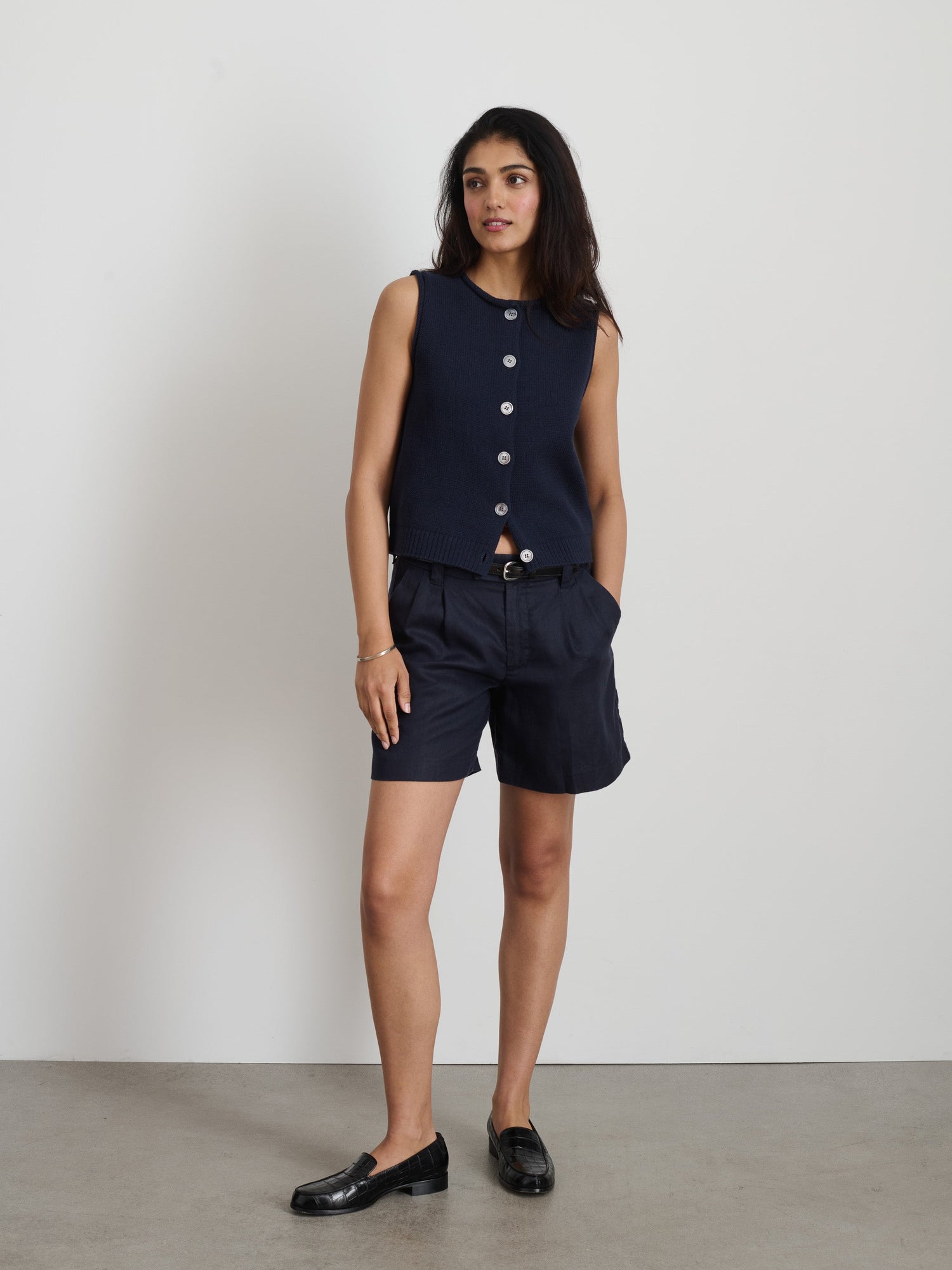 Women | Anna Pleated Shorts | Linen Dark Navy