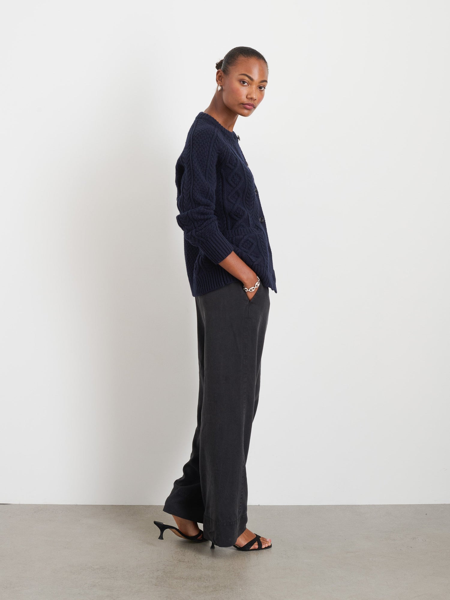 Women | Riley Pant in Drapey Twill | Rich Black