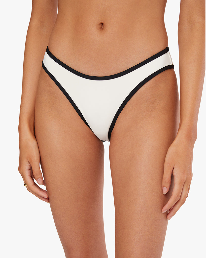 Classic Scoop Bottom | Off White/Black