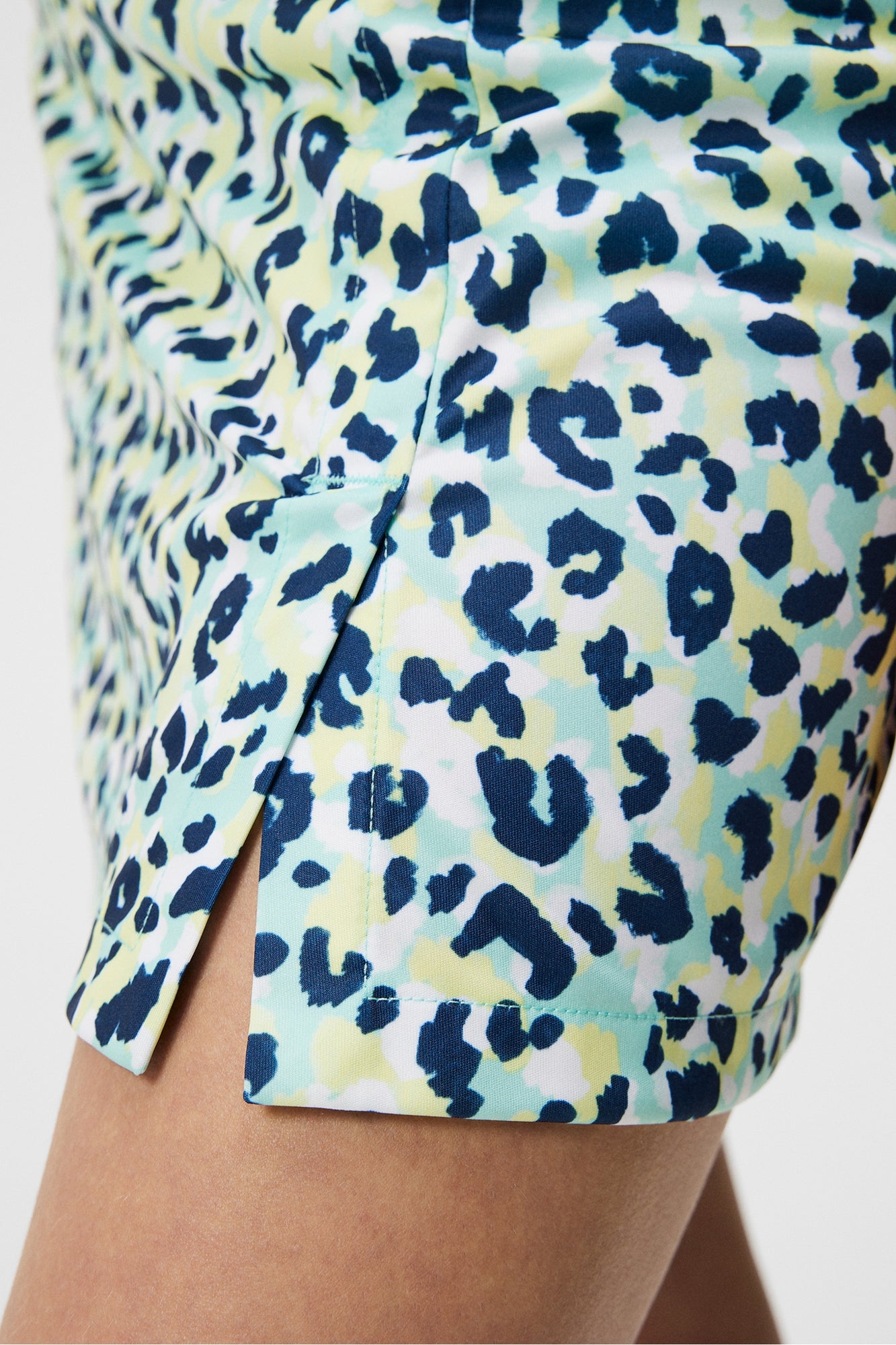 Women | Amelie Mid Print Skirt | Leopard Aruba Blue