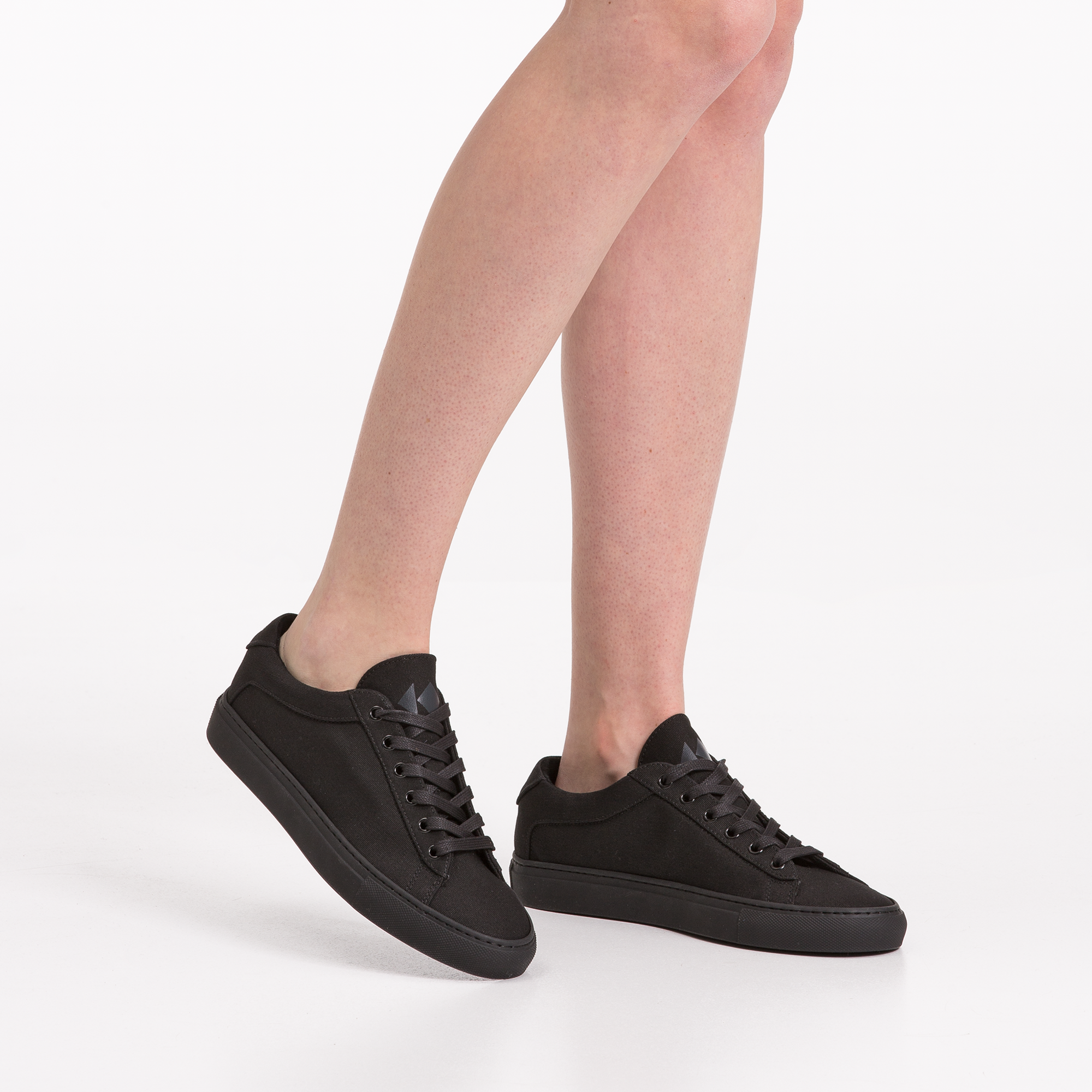 Women | Capri in Black Canvas