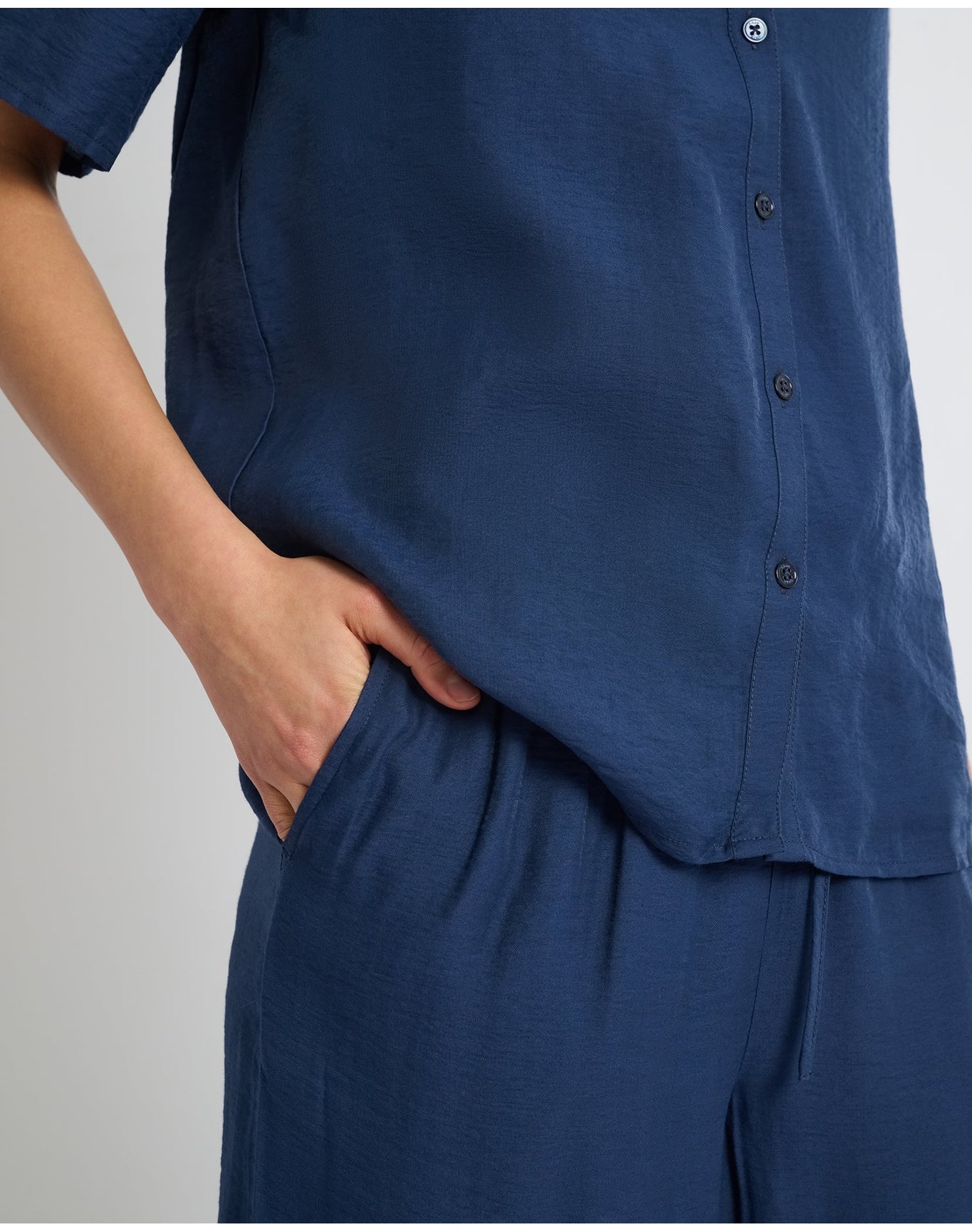 Women | Crinkle Wide Leg Drawstring Pant | Deep Navy