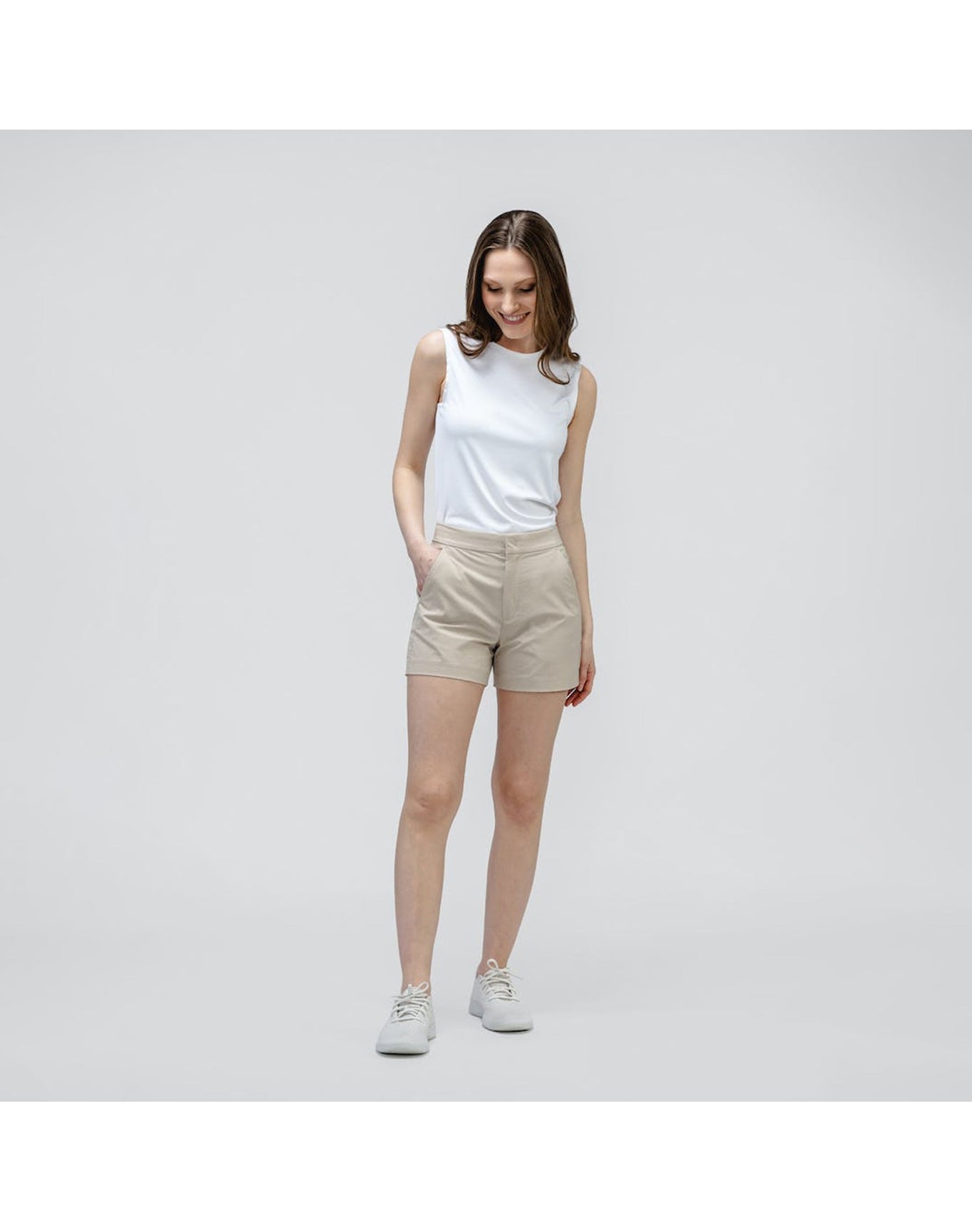 Women | Pace Poplin Short | Buff