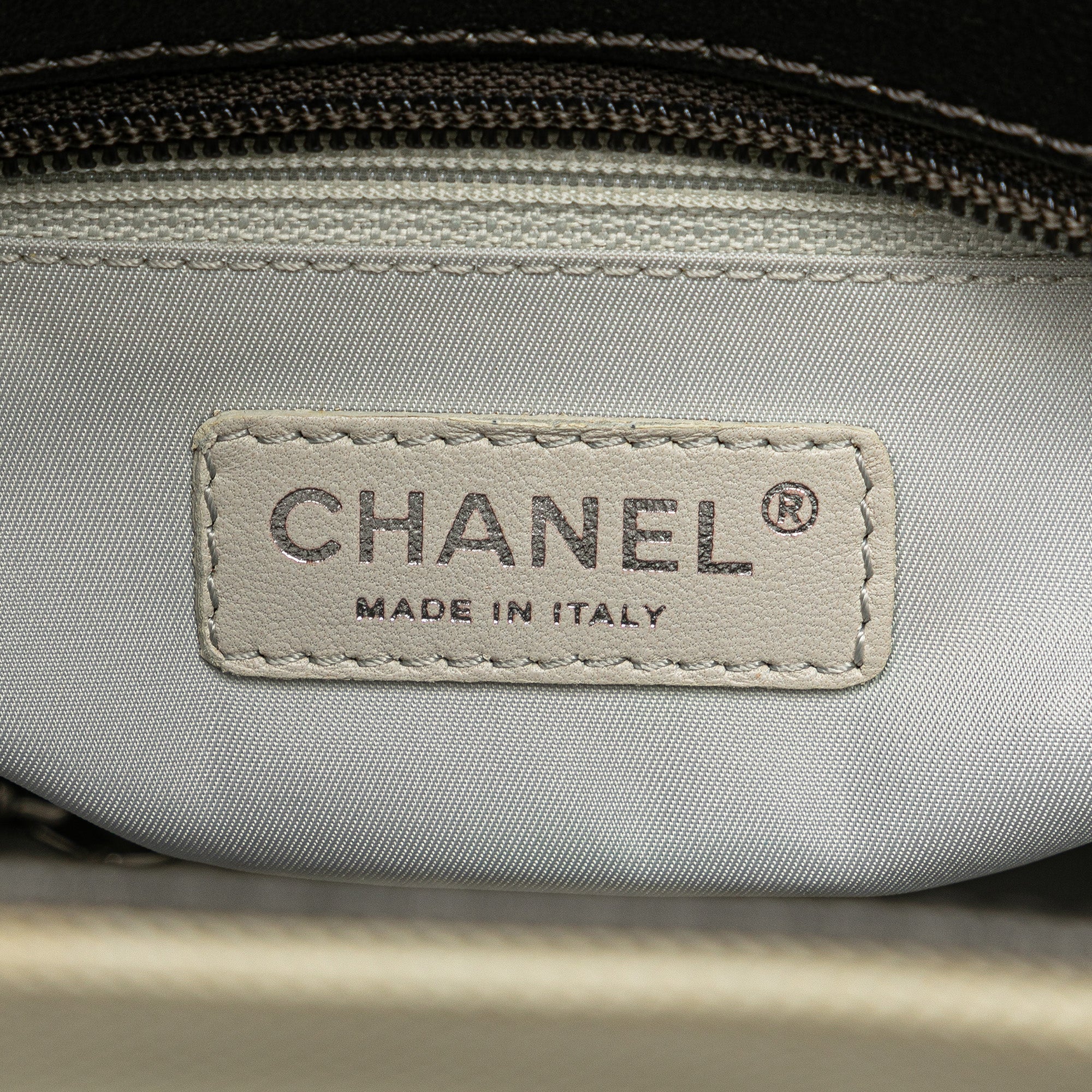 Chanel | Pre-Owned Small Bicolor Paris-Biarritz Tote | GrayWhite/Ivory