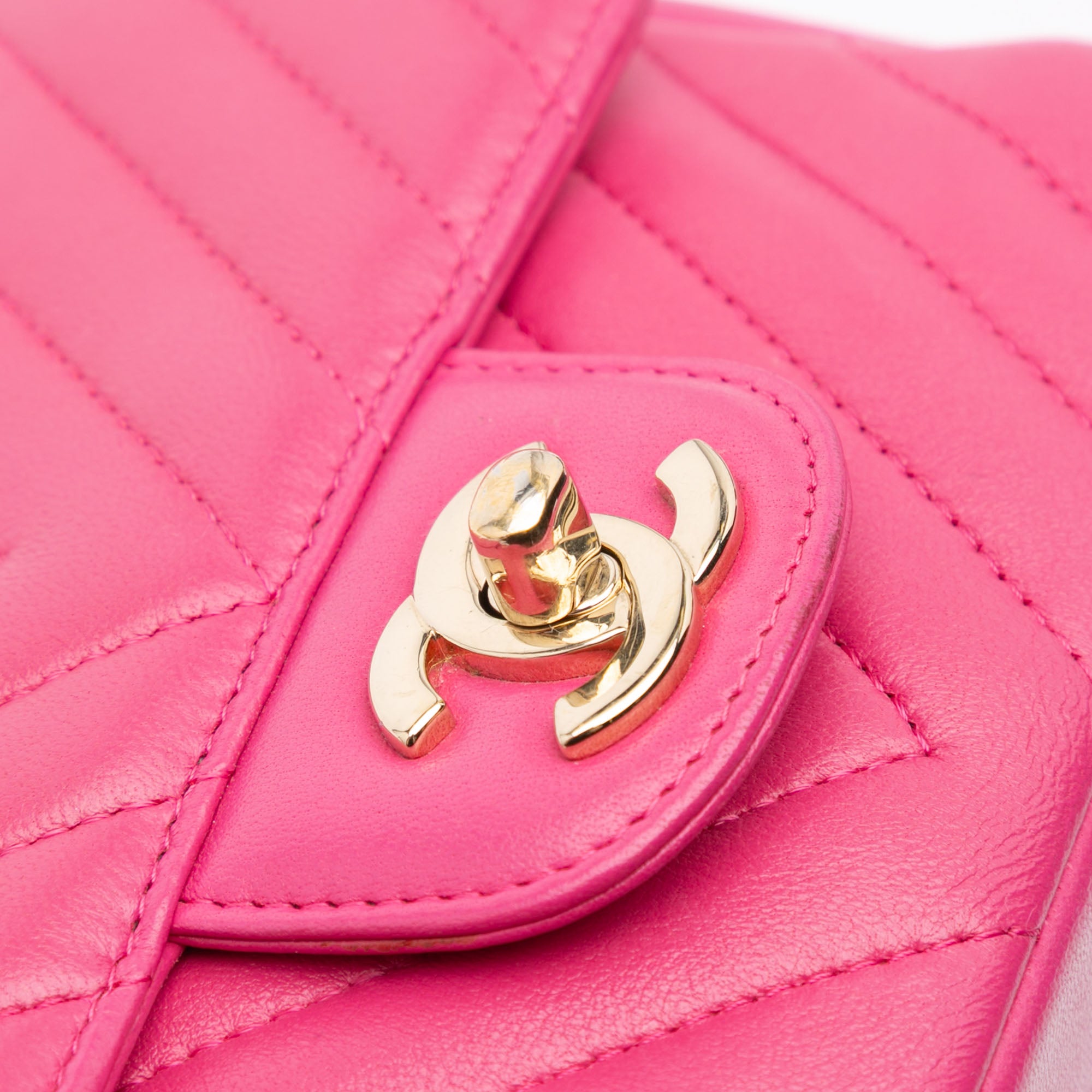 Chanel | Pre-Owned Mini Square Classic Chevron Lambskin Single Flap | Pink
