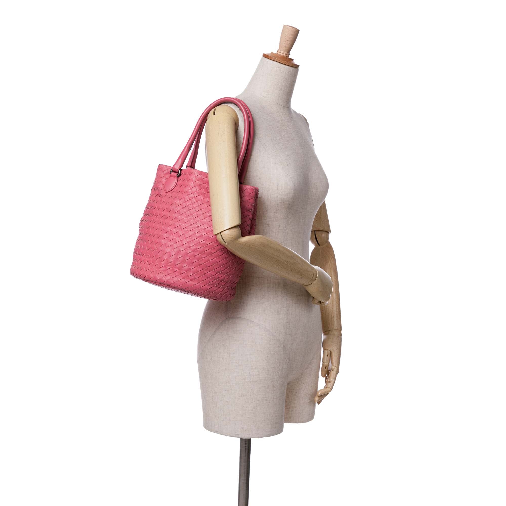 Bottega Veneta | Pre-Owned Nappa Intrecciato Bucket Bag - II | Pink/Hot Pink