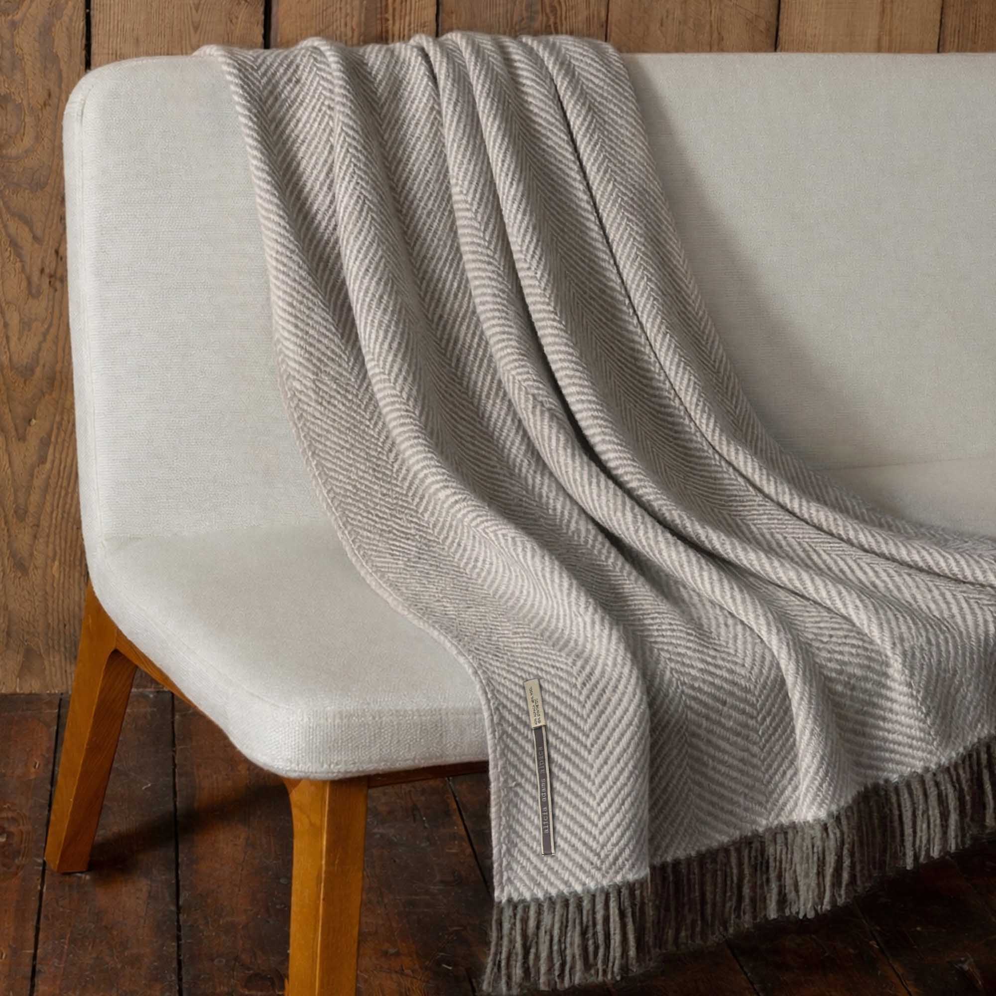 Chevron Throw | Ivory / Mushroom