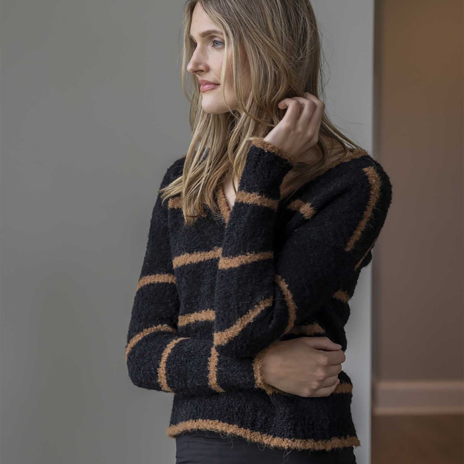 Women | Jackie Sweater | Black / Cognac