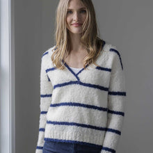 Women | Jackie Sweater | Ivory / Navy