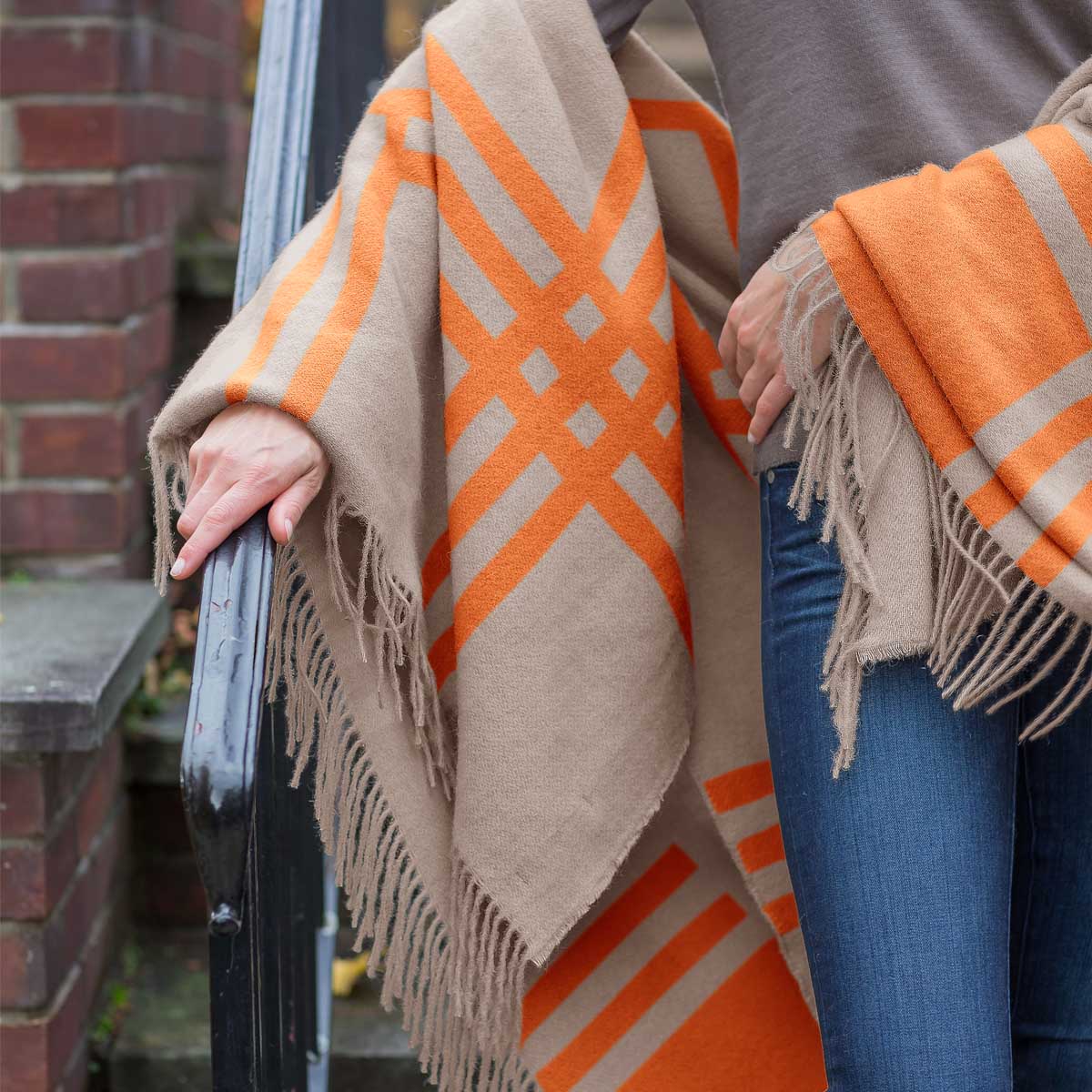 Boulder Throw | Light Taupe /Firecracker