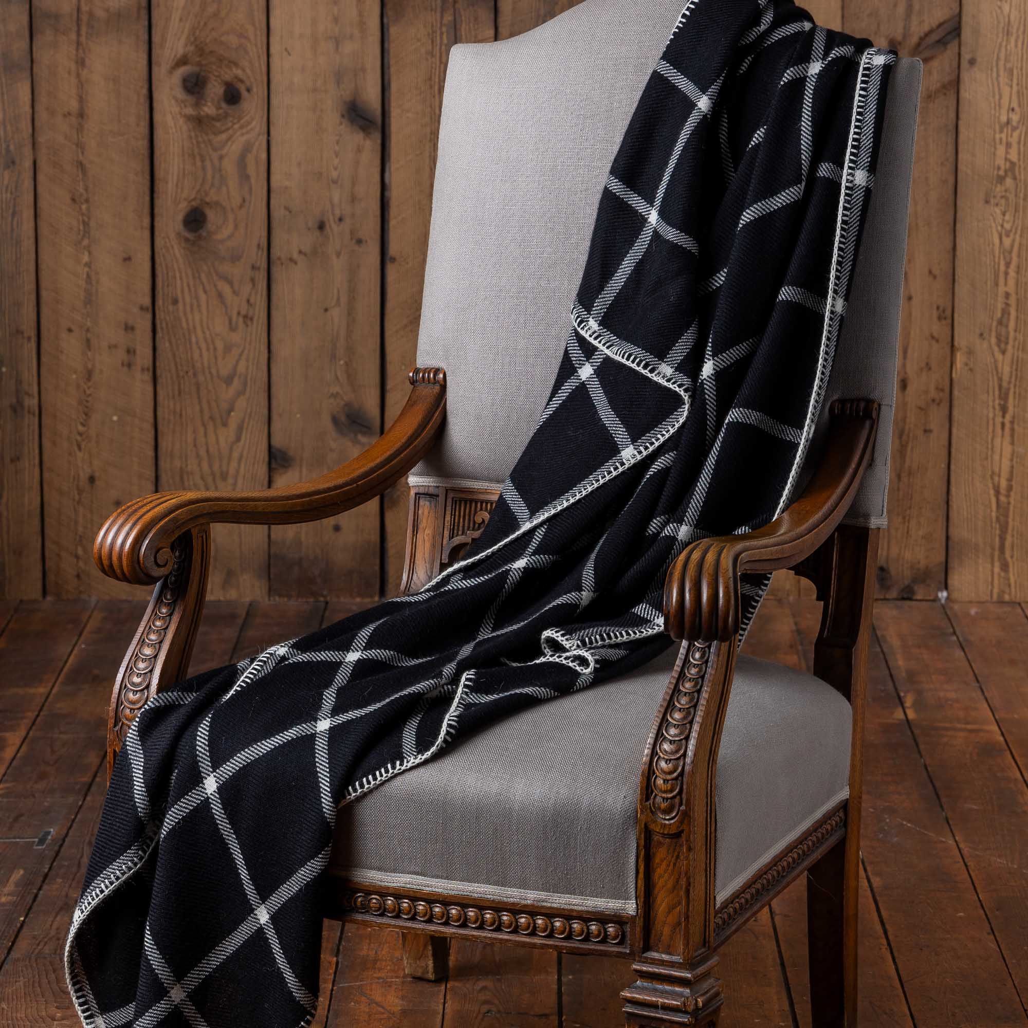 Graydon Throw | Black/Ivory