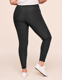 Adore Me Jaine Legging in color Jet Black and shape legging