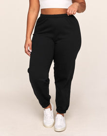 Adore Me Kaylie Classic Fleece Sweatpant in color Noir and shape pant