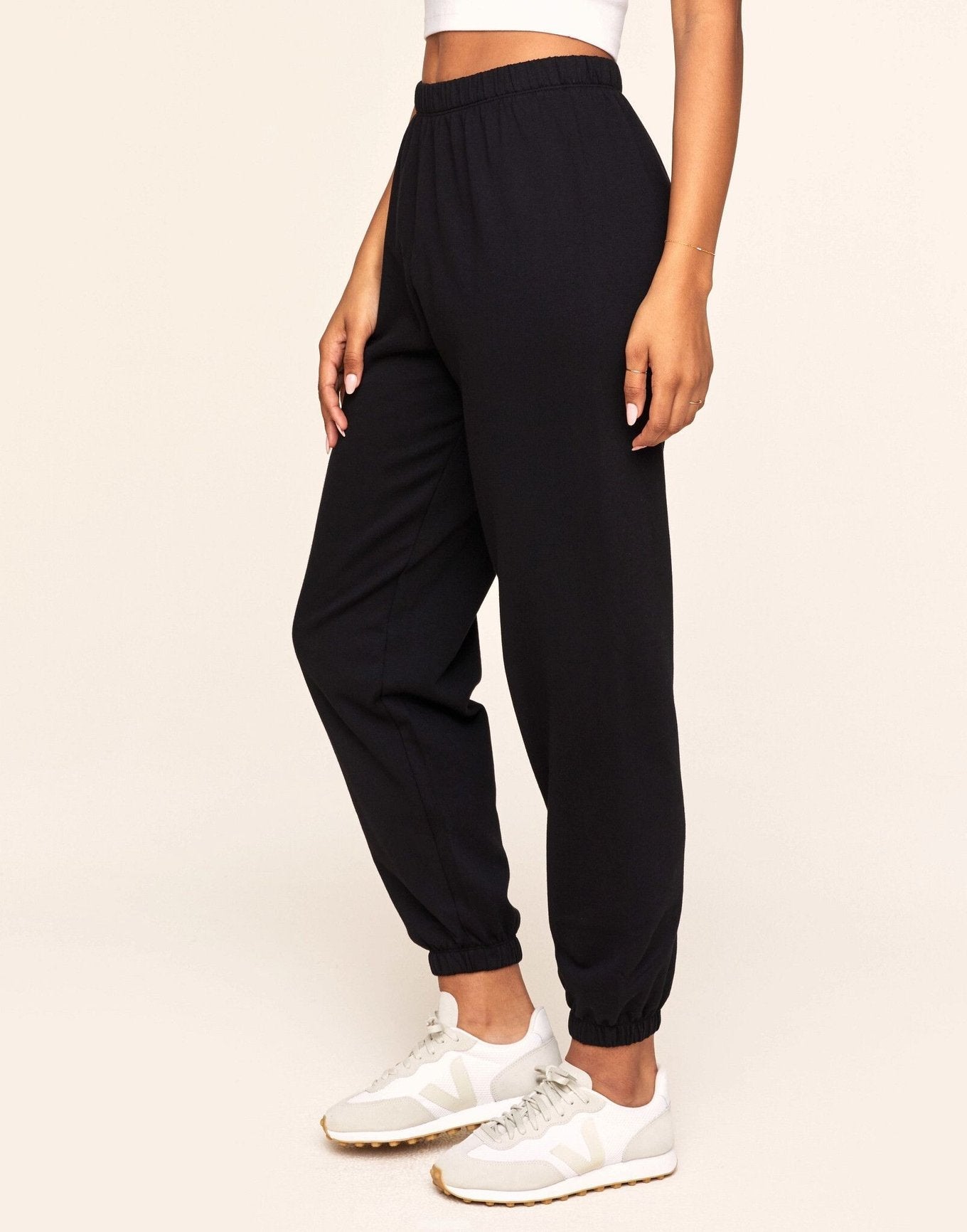 Adore Me Kaylie Classic Fleece Sweatpant in color Noir and shape pant