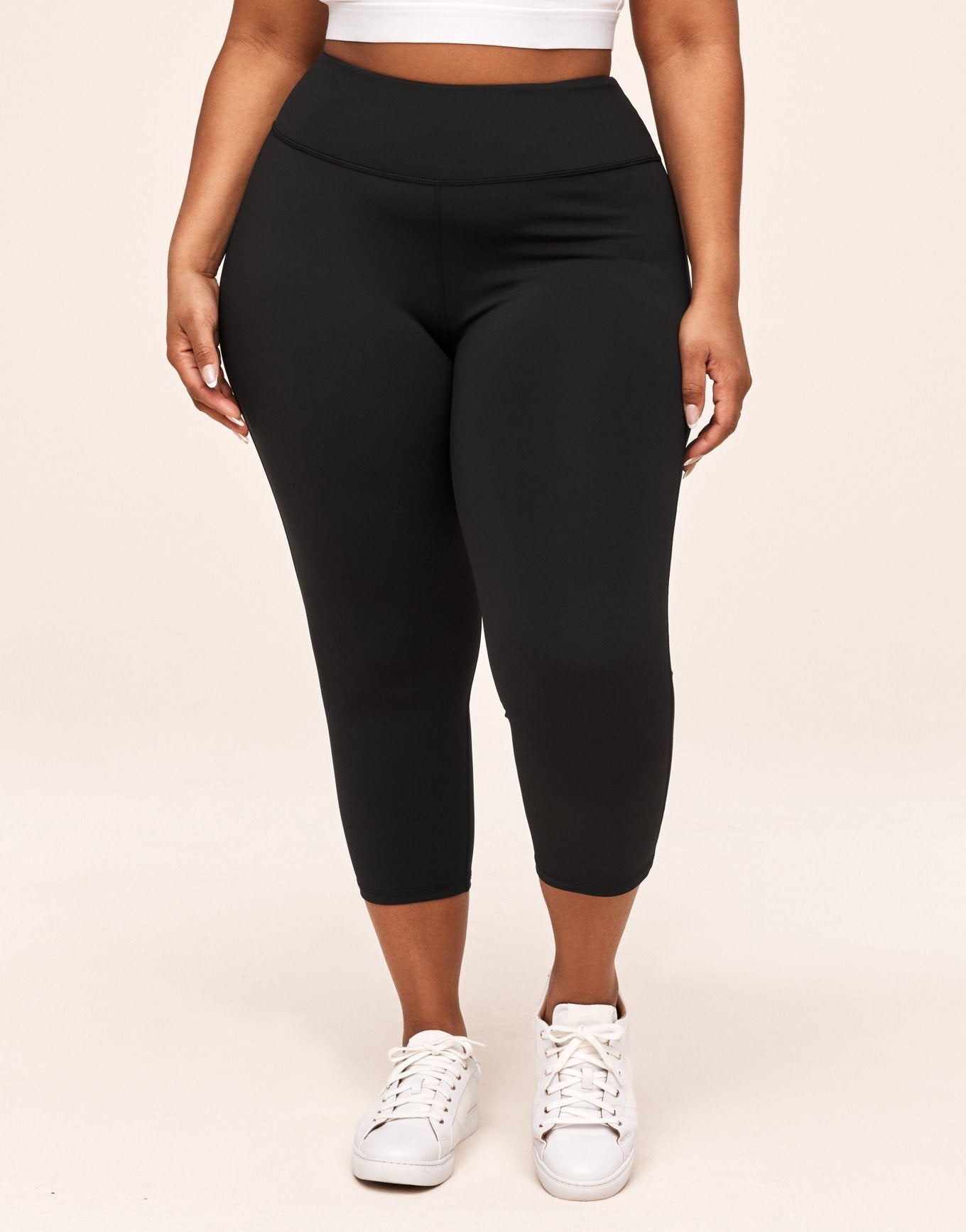 Adore Me Joceline Recycled Crop Legging in color Noir and shape legging