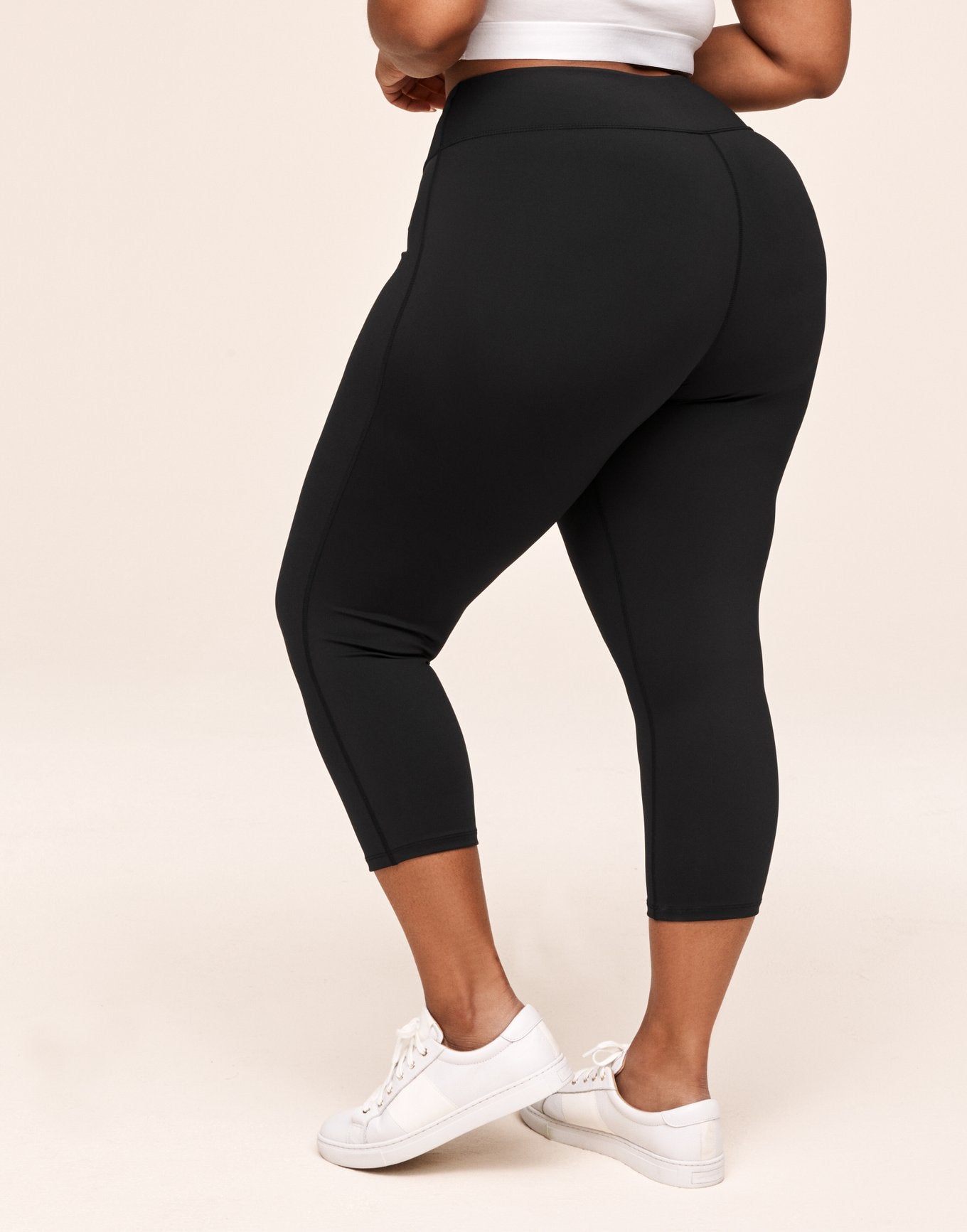 Adore Me Joceline Recycled Crop Legging in color Noir and shape legging