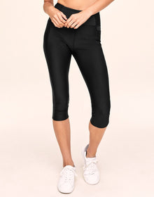 Adore Me Bailey Brushed Crop Super-Soft Active Crop with Pockets in color Noir and shape legging
