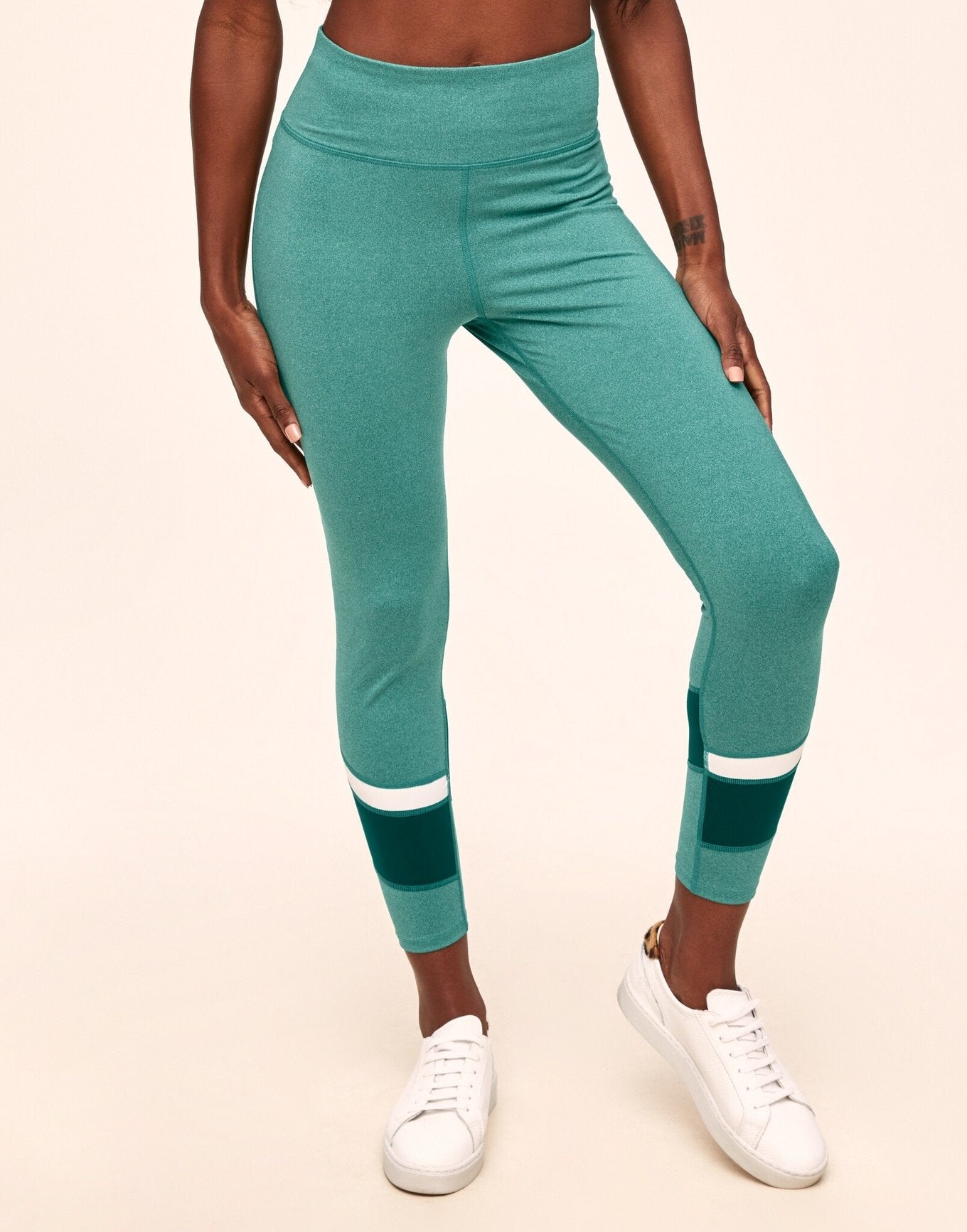 Adore Me Haley Heather Colorblock 7/8 High-waist 7/8 Legging with Phone Pocket in color Forever Green Heather and shape legging