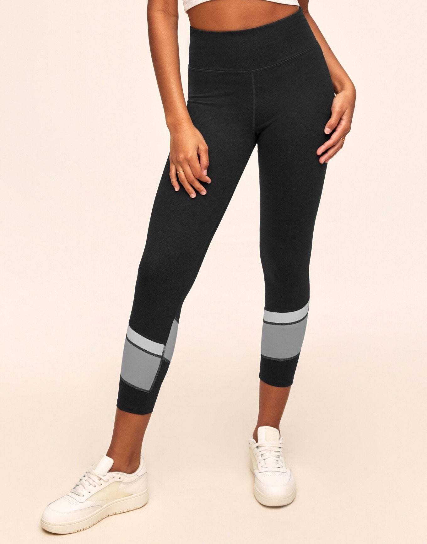 Adore Me Haley Heather Colorblock 7/8 High-waist 7/8 Legging with Phone Pocket in color Noir Dark Heather and shape legging