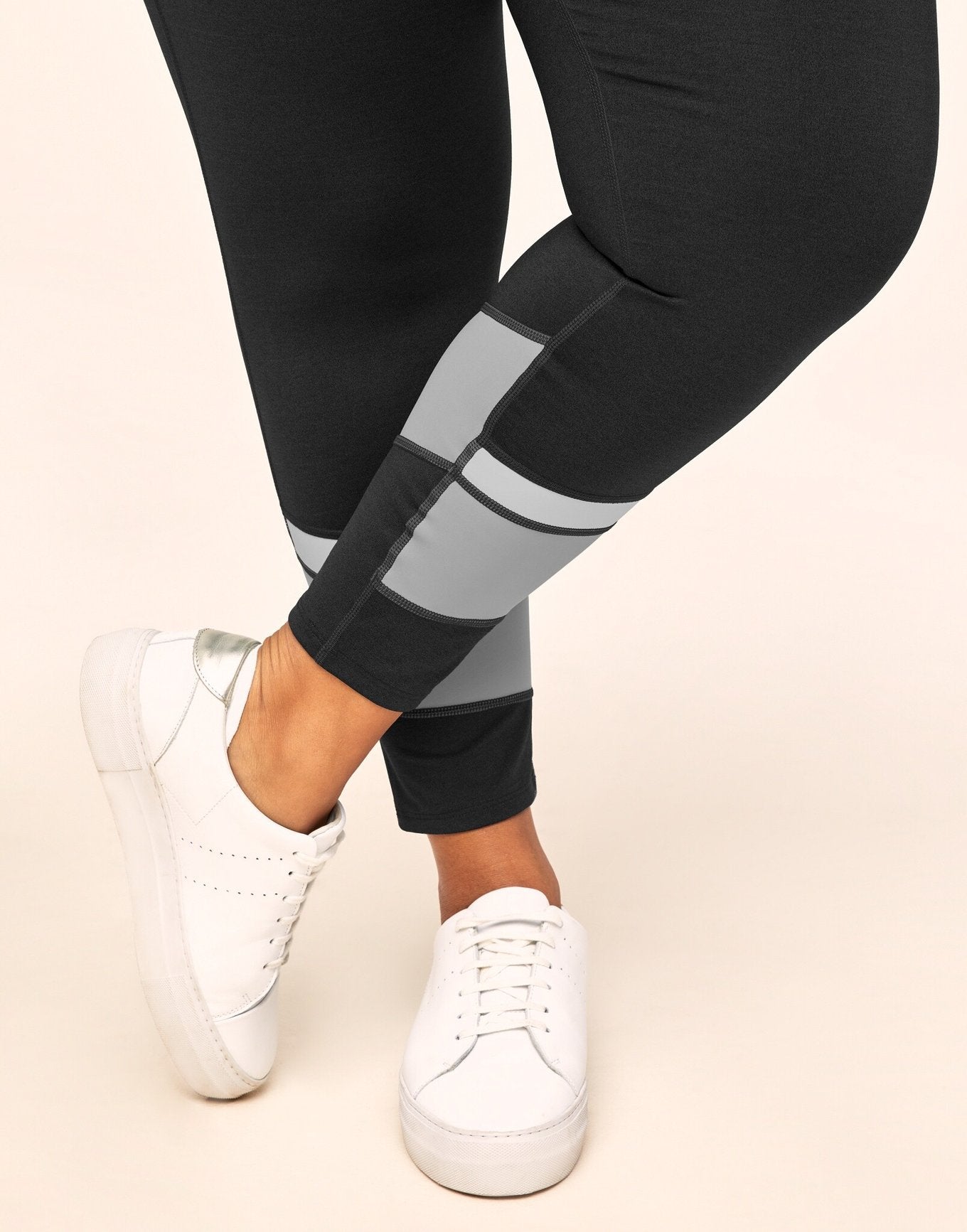 Adore Me Haley Heather Colorblock 7/8 High-waist 7/8 Legging with Phone Pocket in color Noir Dark Heather and shape legging