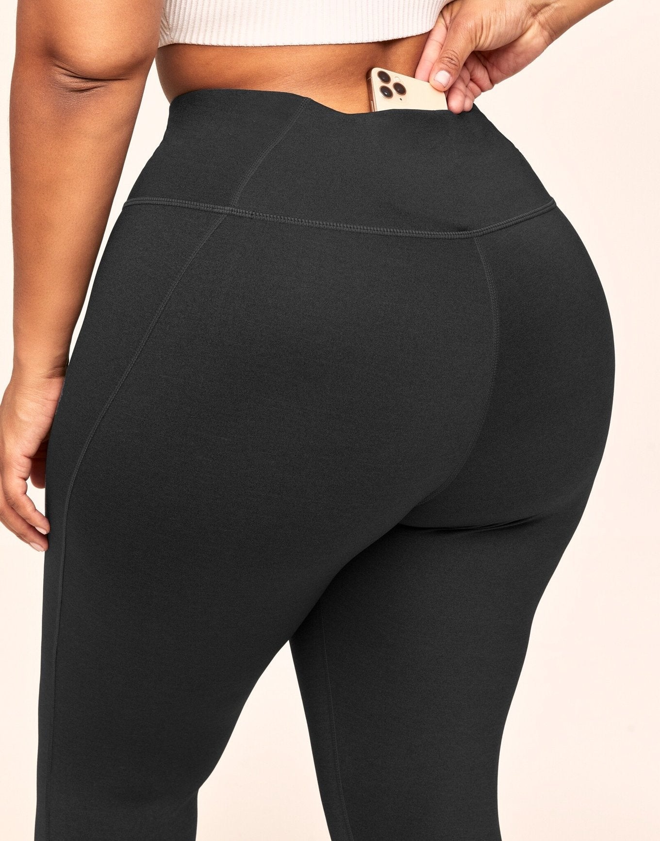 Adore Me Haley Heather Colorblock 7/8 High-waist 7/8 Legging with Phone Pocket in color Noir Dark Heather and shape legging