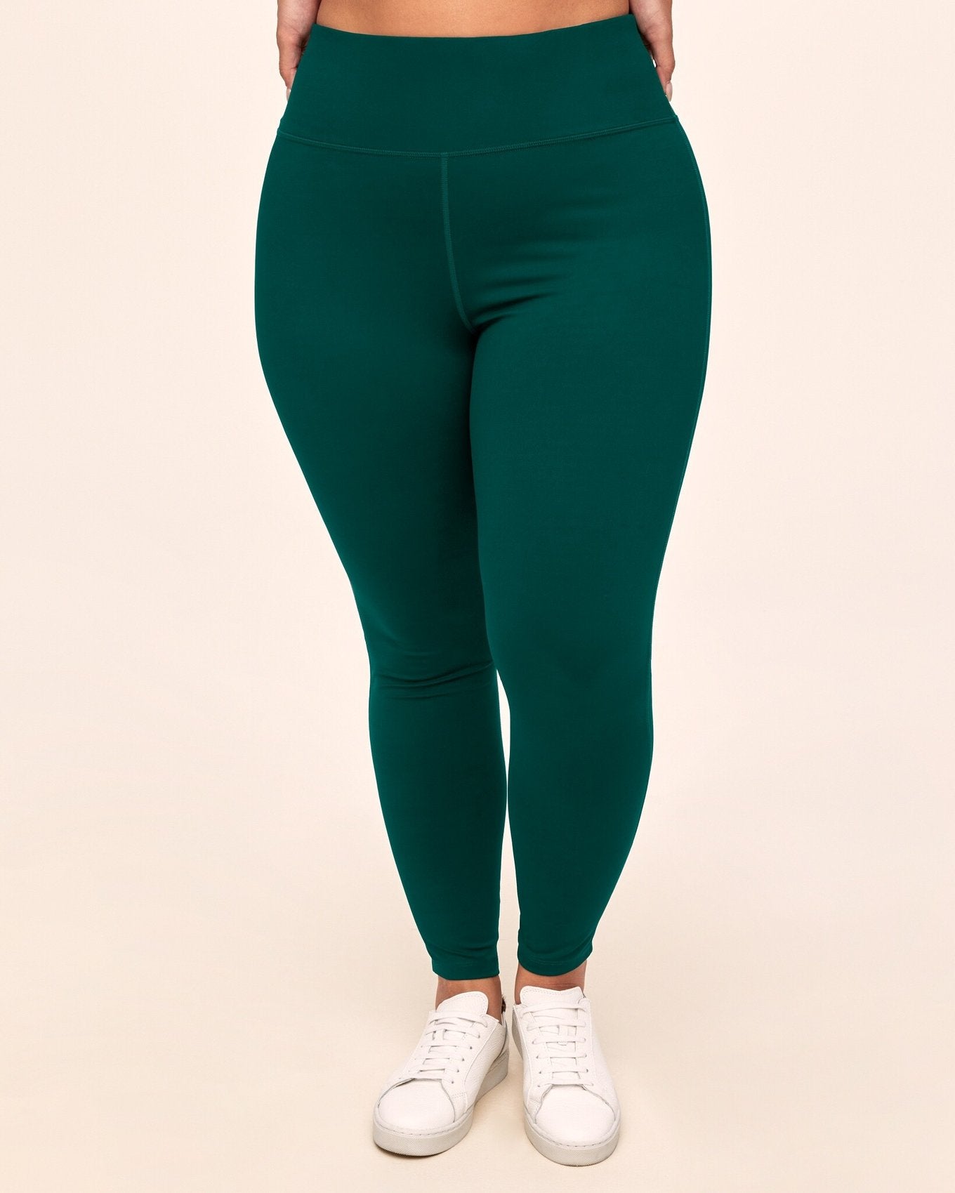 Adore Me Cali Legging Everyday Activewear Legging in color Forever Green and shape legging