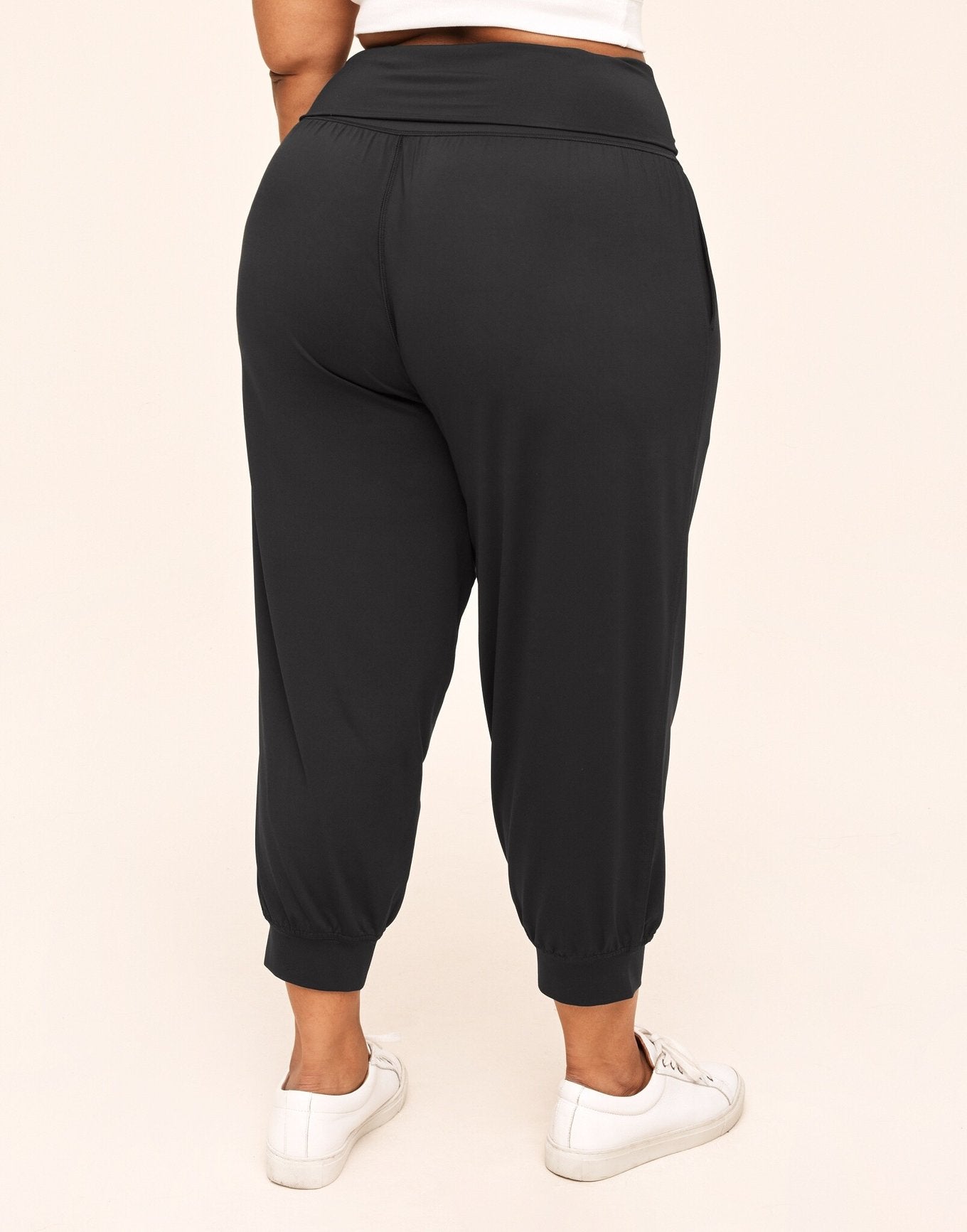 Adore Me Isabell Roll Over Waistband Jogger in color Noir and shape jogger