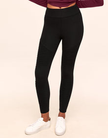 Adore Me Jaye Legging in color Noir and shape legging