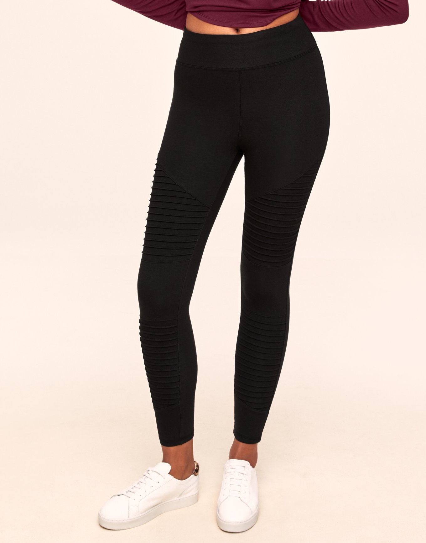 Adore Me Jaye Legging in color Noir and shape legging
