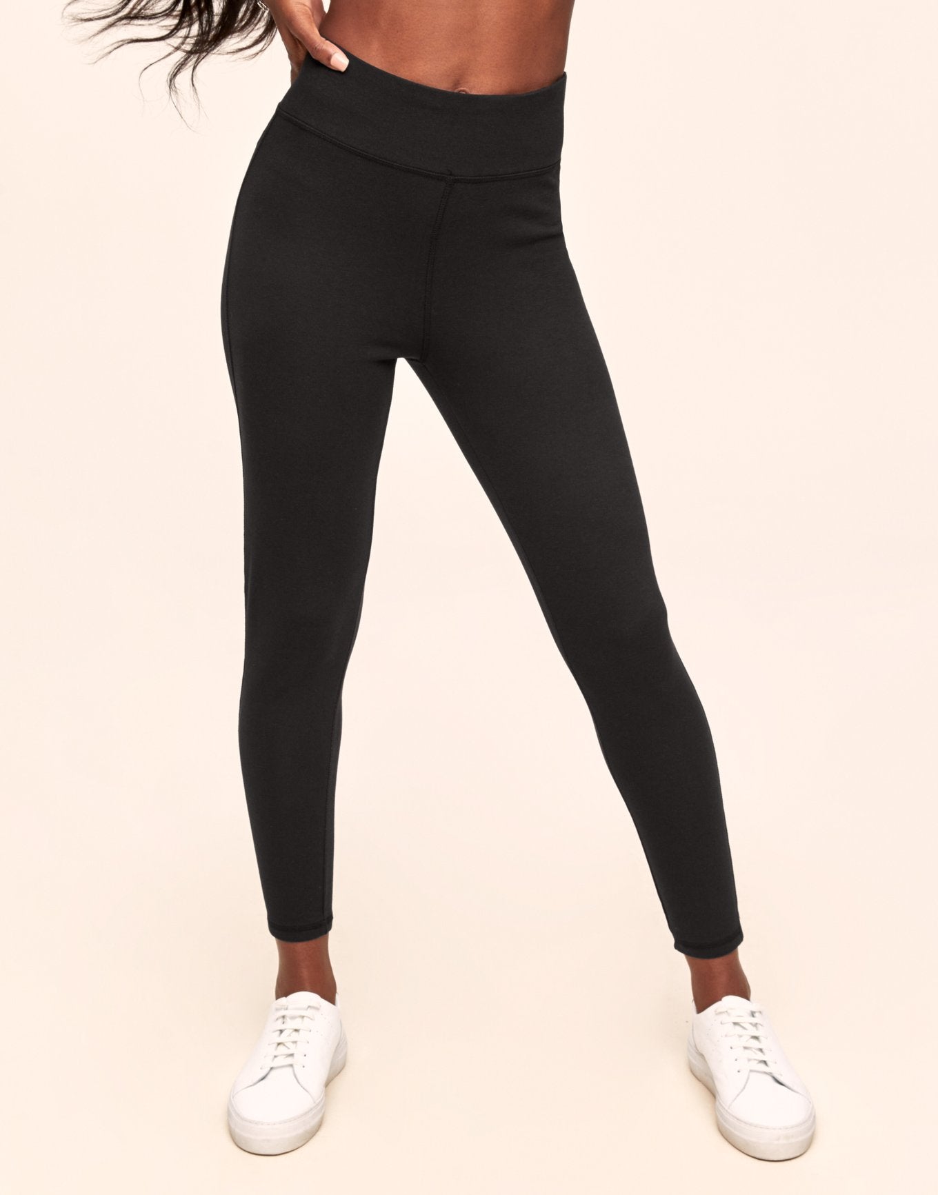 Adore Me Dannie Legging in color Noir and shape legging