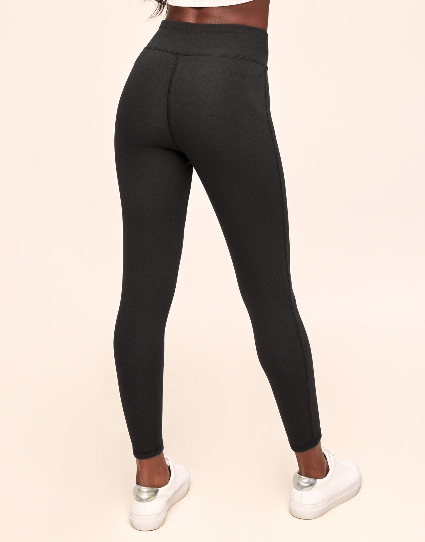 Adore Me Dannie Legging in color Noir and shape legging
