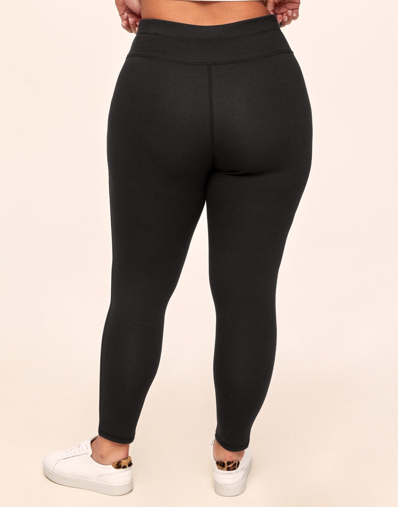 Adore Me Dannie Legging in color Noir and shape legging