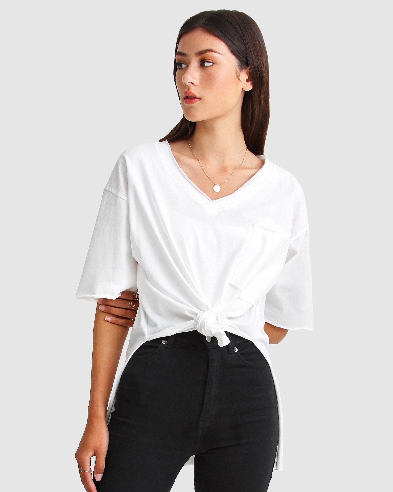 brave-soul-white-oversized-tee-front-tied_51c41da9-0f02-45c8-9c6d-871454c050ee.jpg