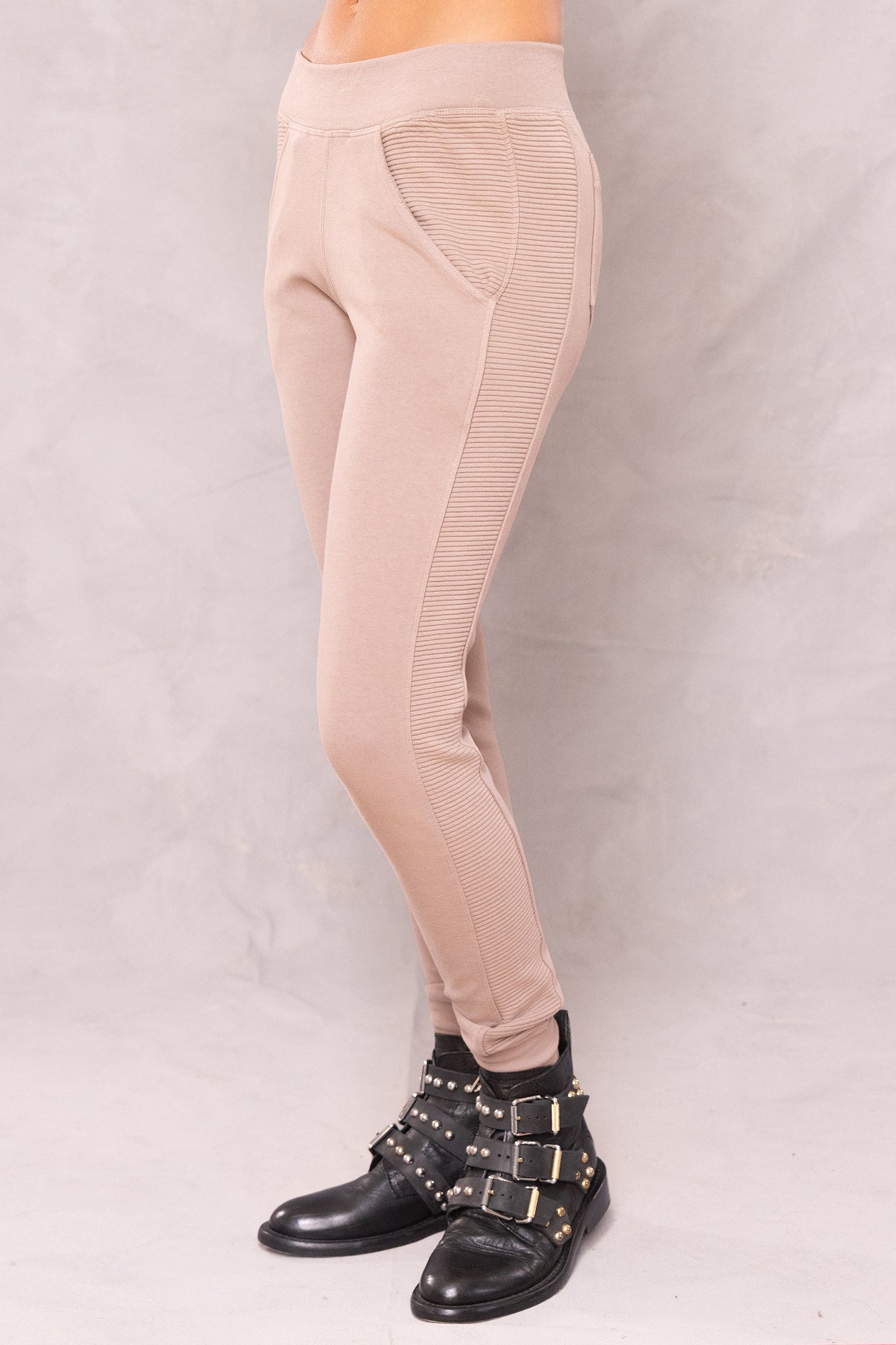 Women | Deluxe Weekender Jogger | Woodsmoke