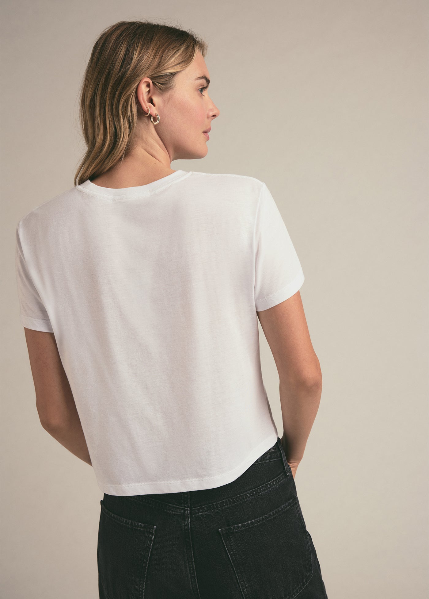 The Cropped Collegiate Tee | White Juniper
