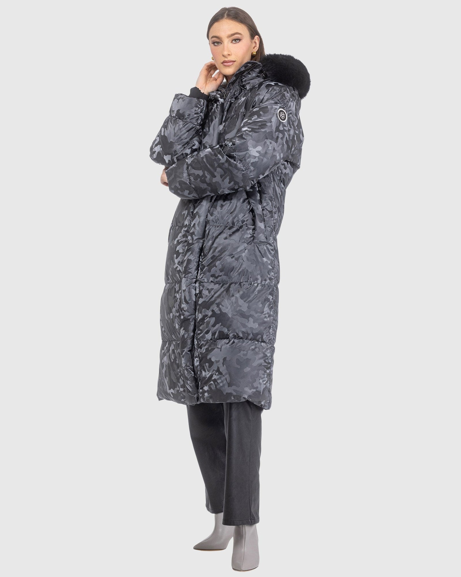 Après-Ski Jacket With Detachable Toscana Lamb Hood Trim | Gray Camo/Black (V10)