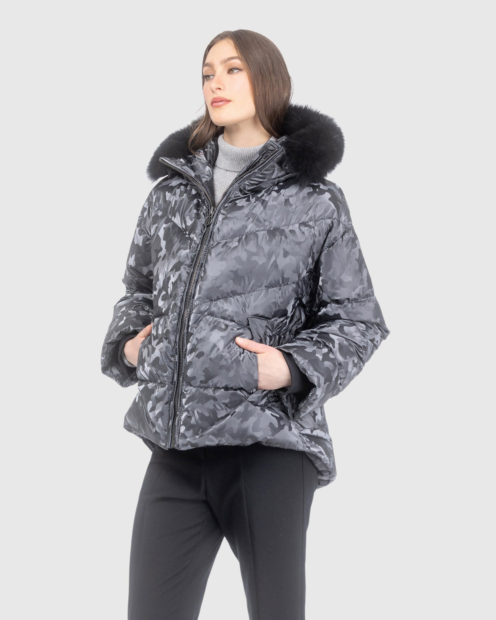 Après-Ski Jacket With Detachable Toscana Lamb Hood Trim | Gray Camo/Black (V8)