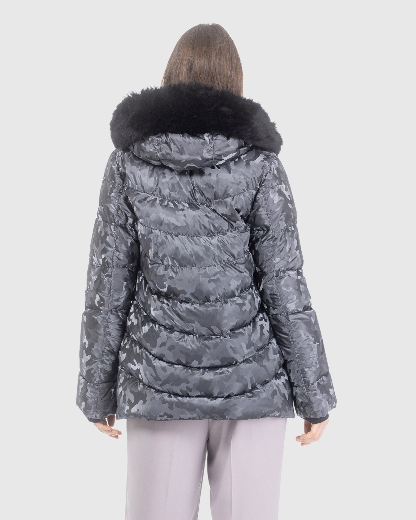 Après-Ski Jacket With Detachable Toscana Lamb Hood Trim | Gray Camo/Black (V4)