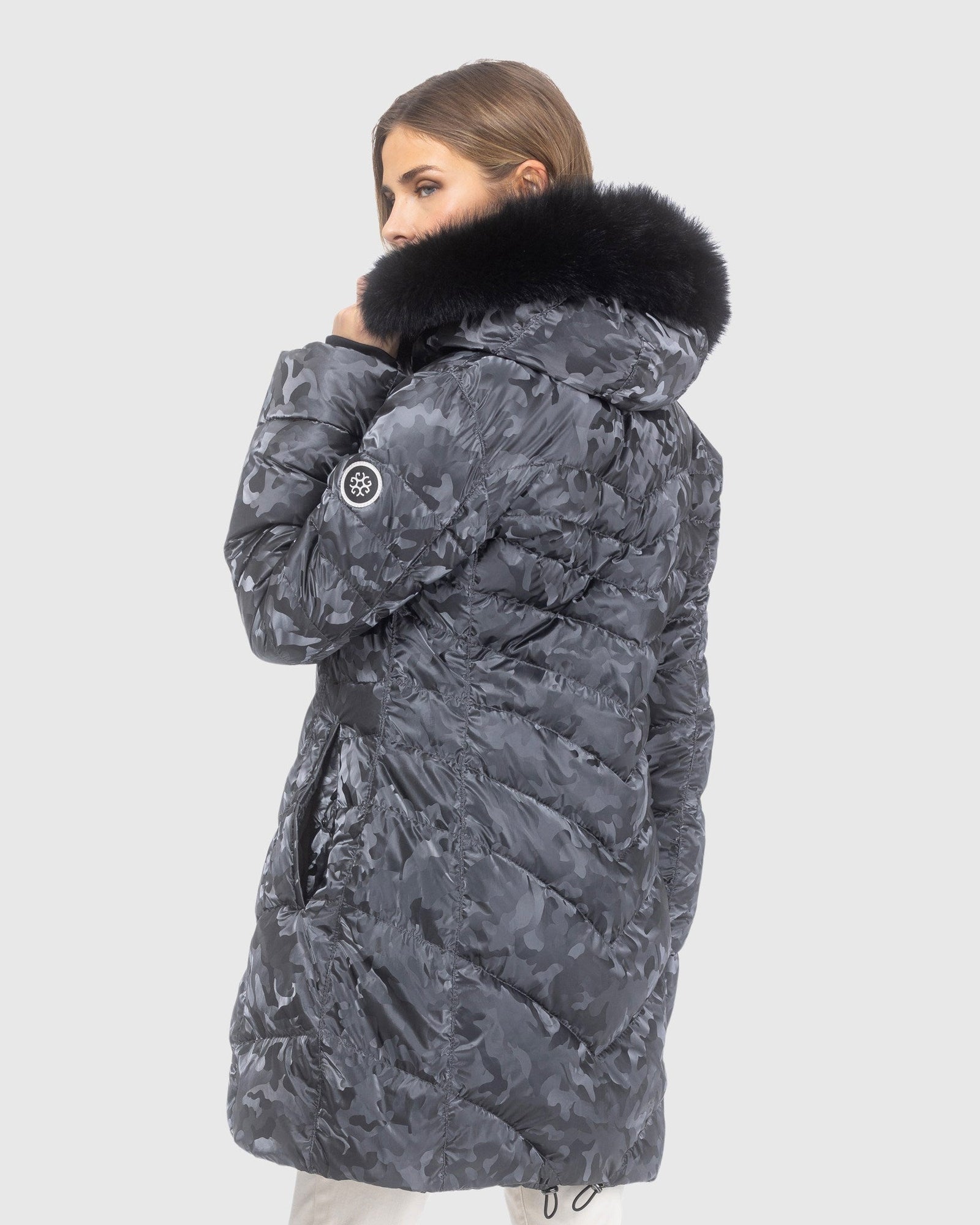 Après-Ski Jacket With Detachable Toscana Lamb Hood Trim | Gray Camo/Black (V2)