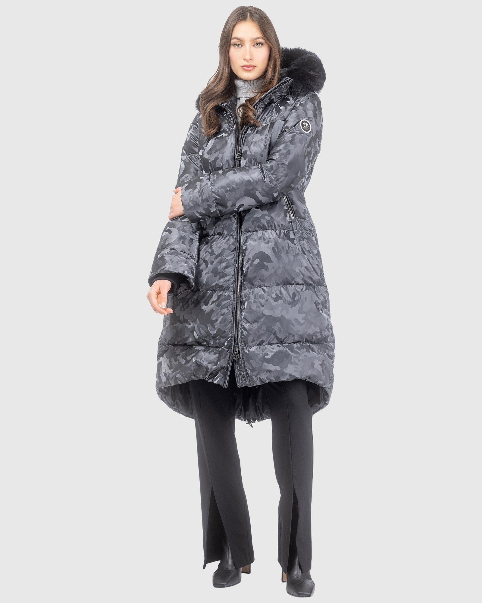 Après-Ski Jacket With Detachable Toscana Lamb Hood Trim | Gray Camo/Black (V7)