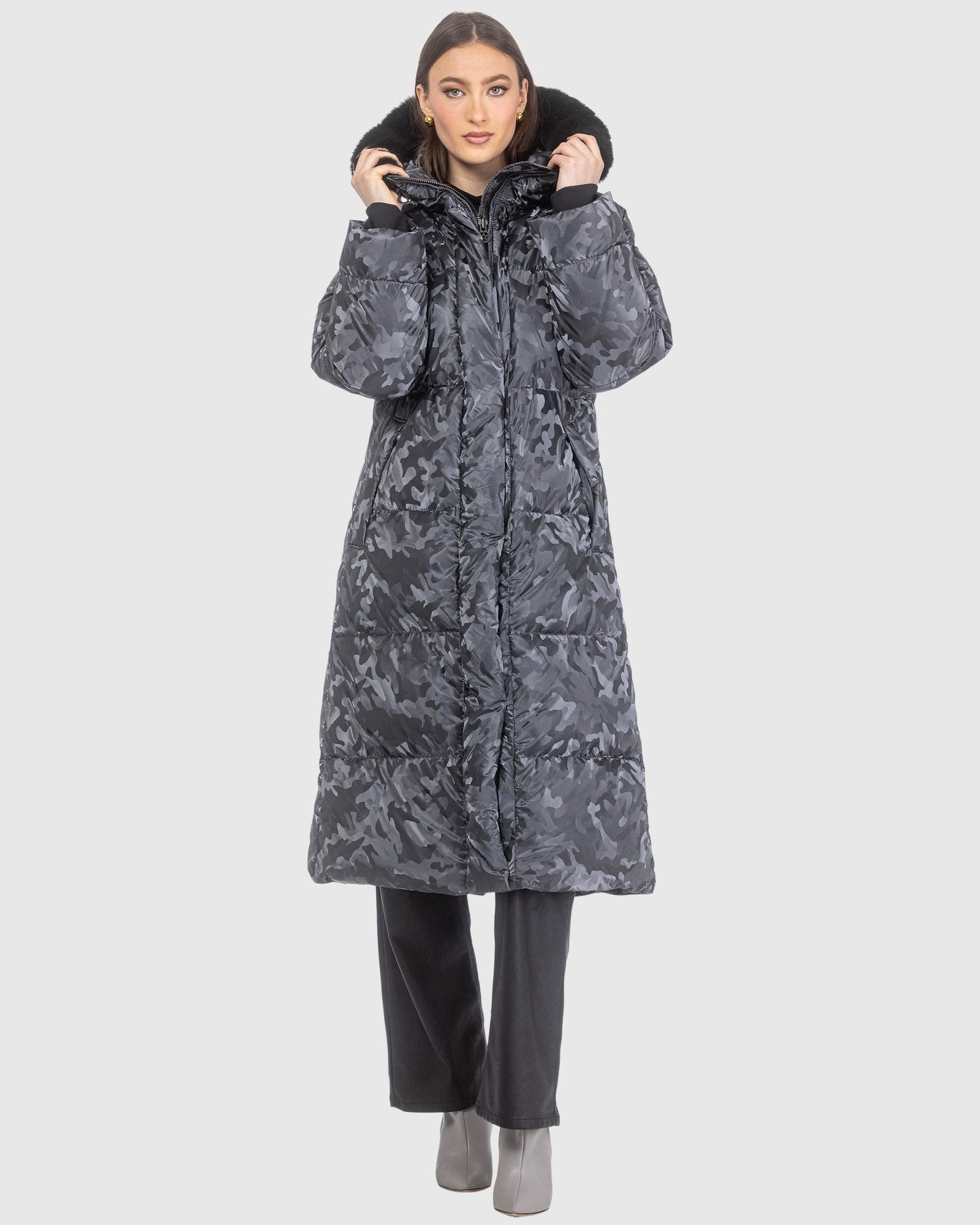 Après-Ski Jacket With Detachable Toscana Lamb Hood Trim | Gray Camo/Black (V10)