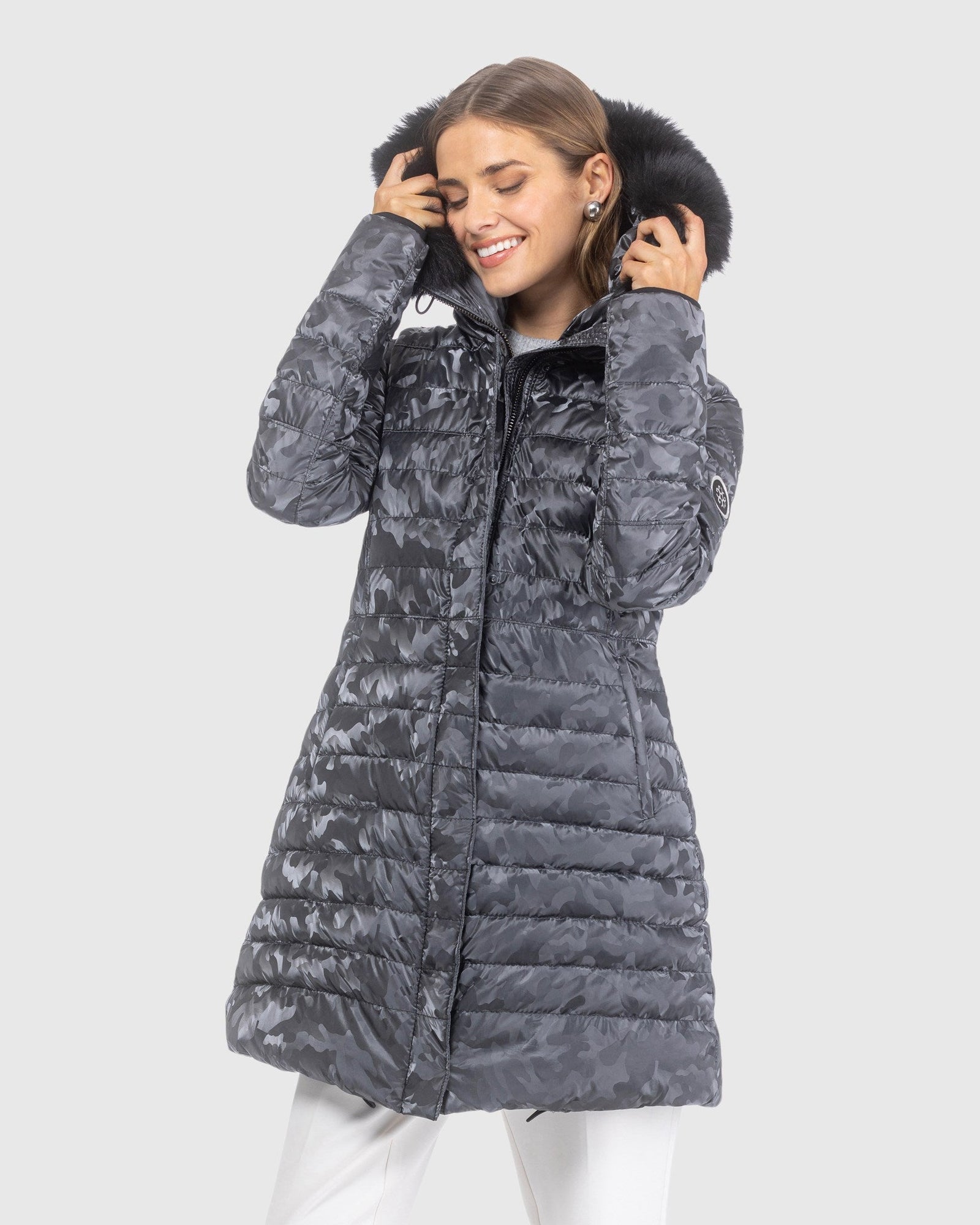 Après-Ski Jacket With Detachable Toscana Lamb Hood Trim | Gray Camo/Black (V1)