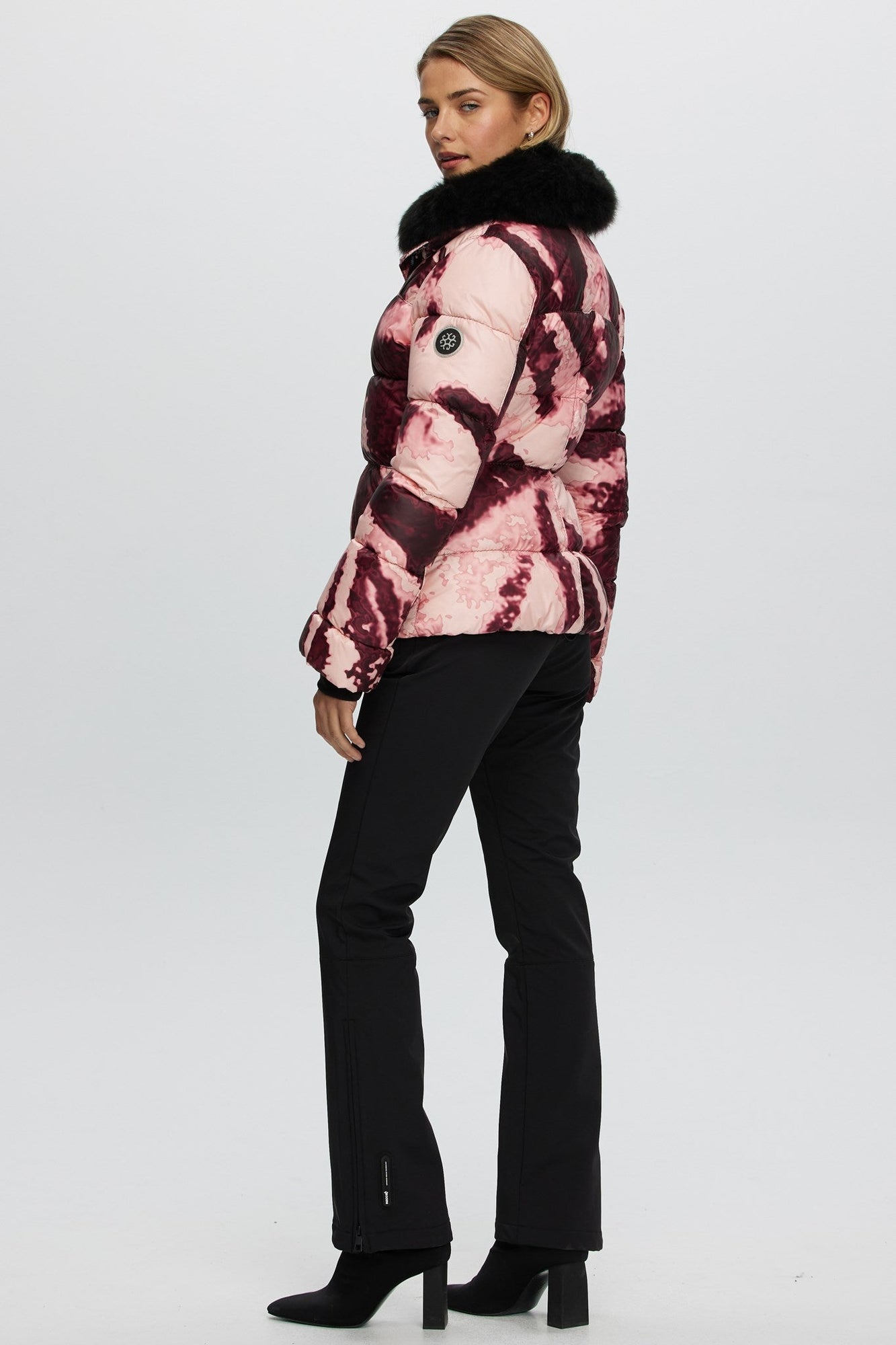 Après-Ski Jacket With Detachable Toscana Shearling Lamb Collar | Women | Burgundy Abstract x Black